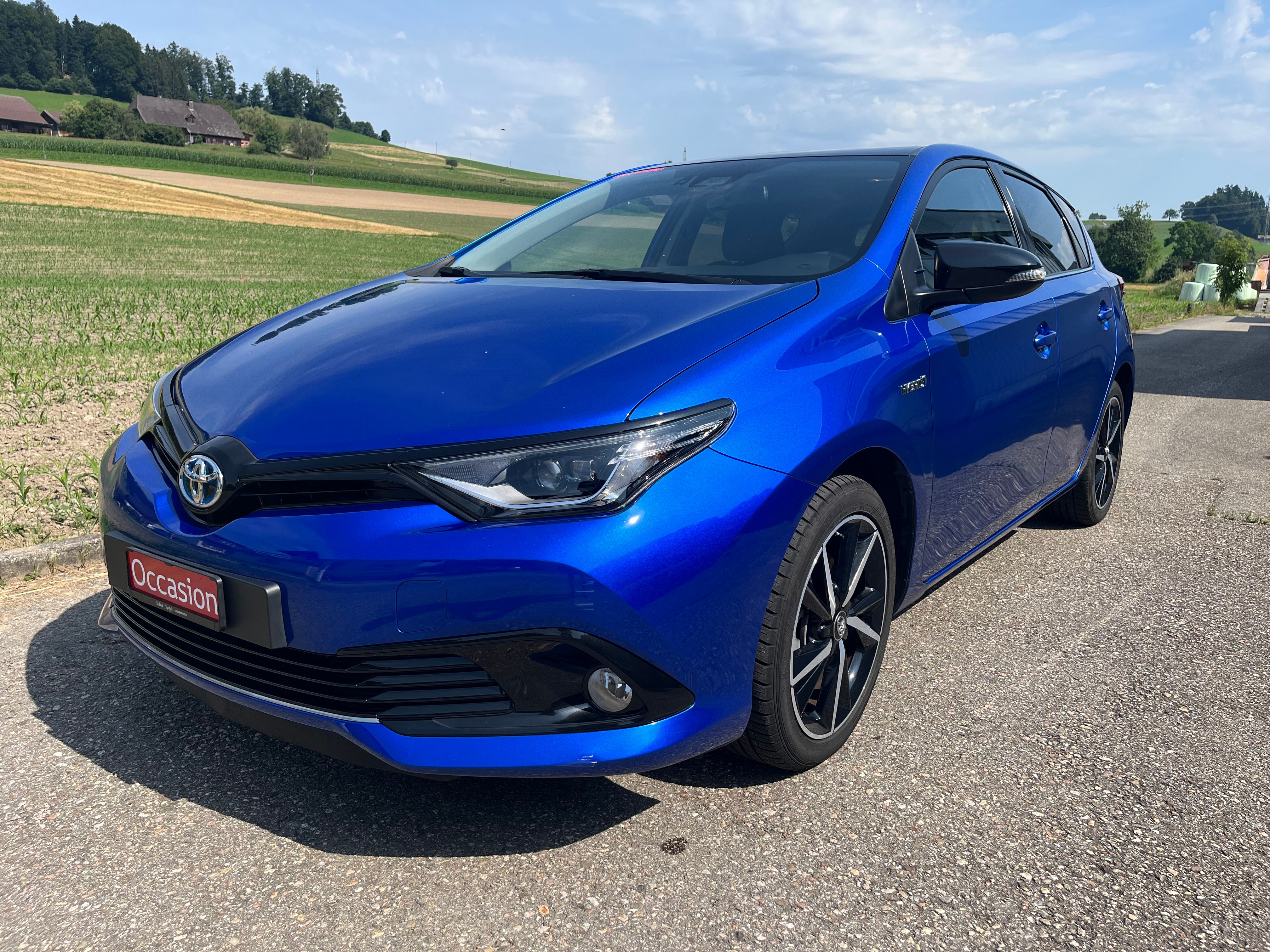 TOYOTA Auris 1.8 HSD Limited e-CVT