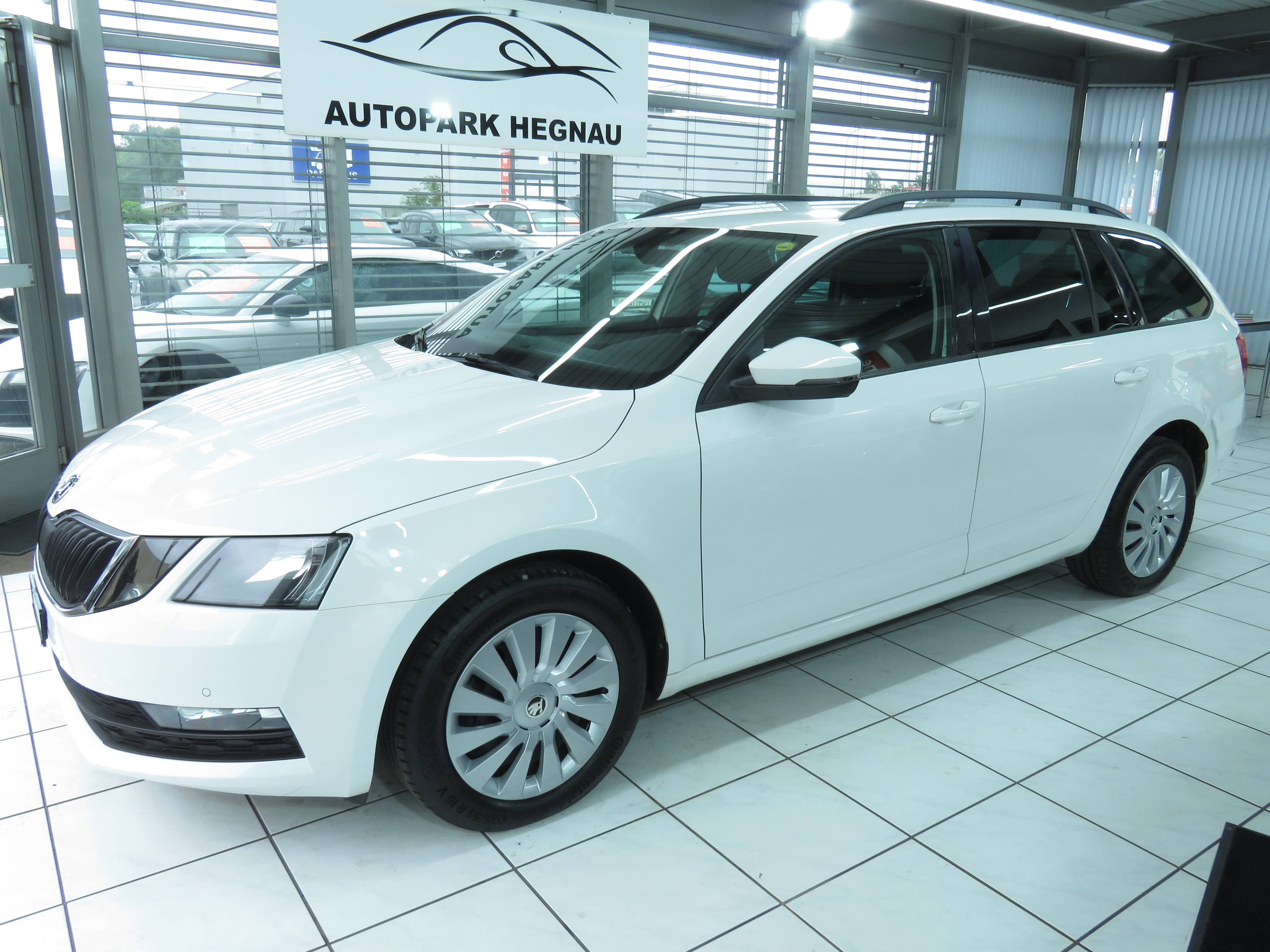 SKODA Octavia Combi 1.6 TDI Ambition 4x4 (AHK 1.6 t)