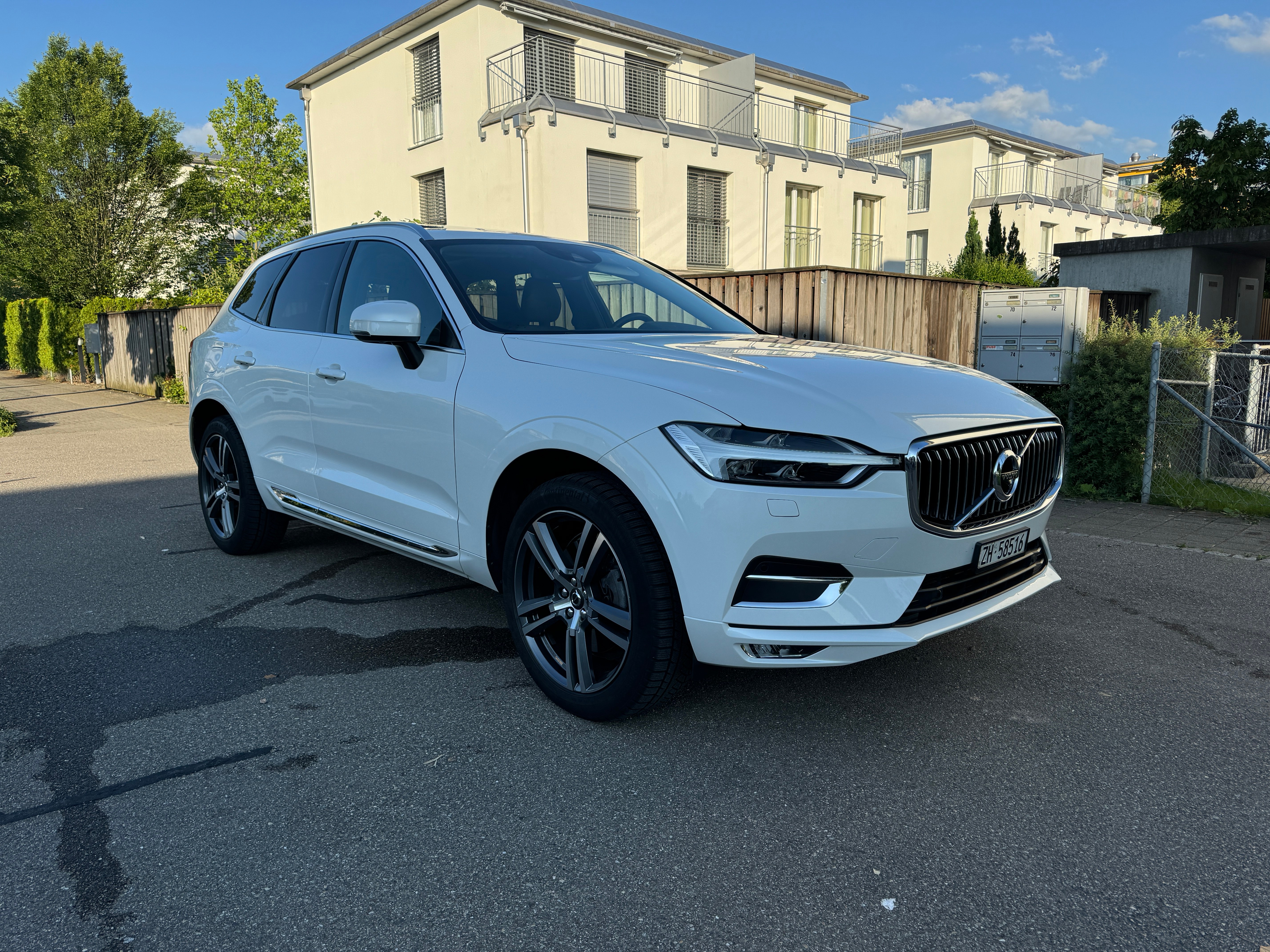 VOLVO XC60 D4 AWD INSCRIPTION GEATRONIC*EL. PANORAMA-GLASSCHIEBEDACH*8-FACH BEREIFT*