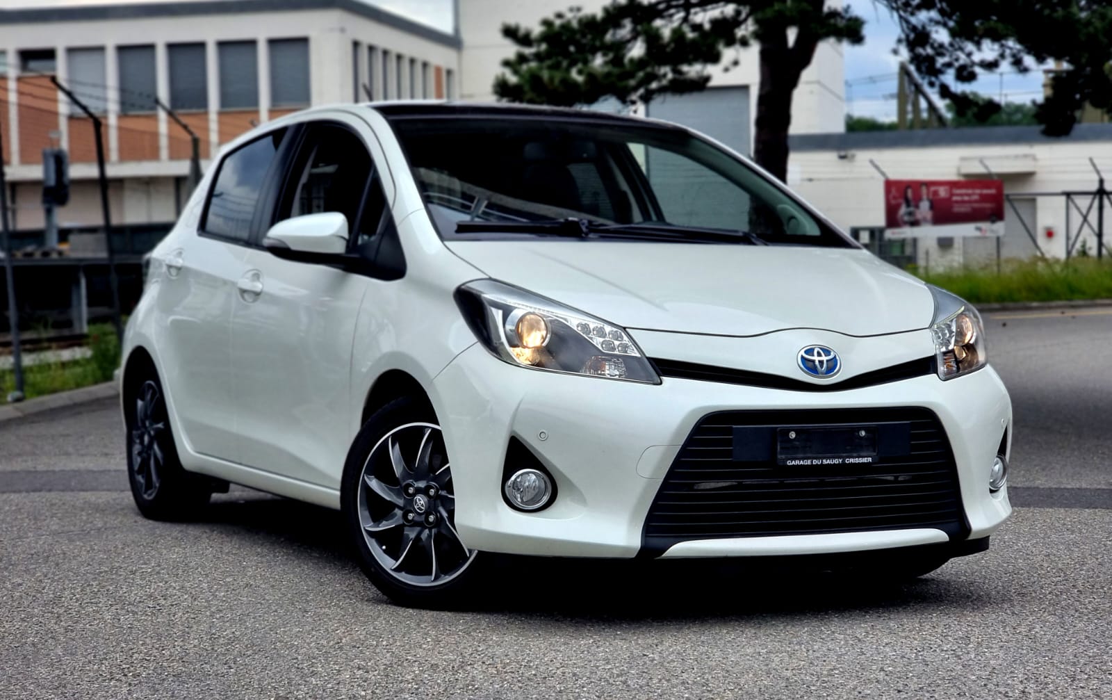 TOYOTA Yaris 1.5 VVT-i Hybrid Sol CVT