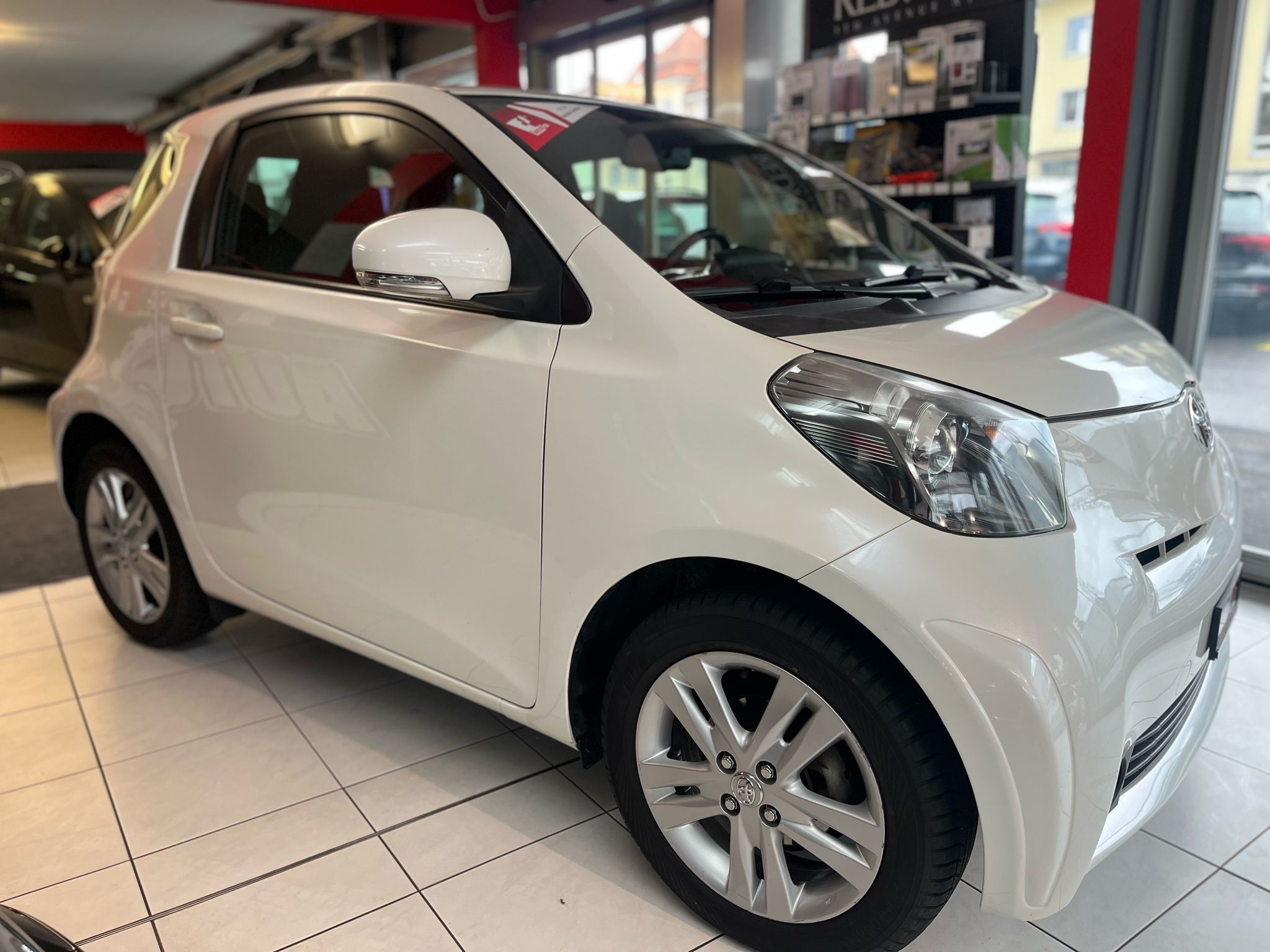 TOYOTA iQ 1.33 Dual VVT-i Linea Sol Premium