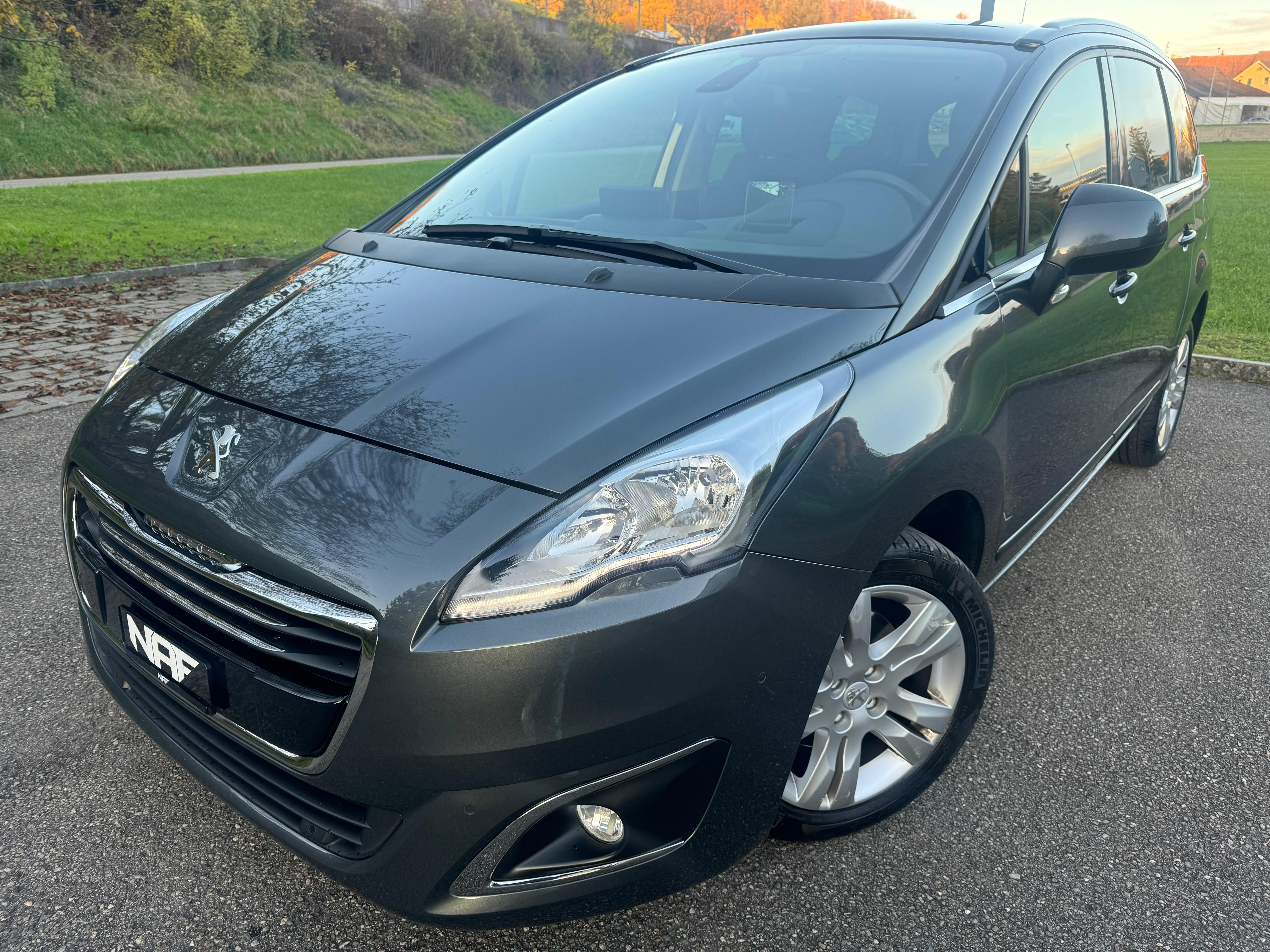 PEUGEOT 5008 1.6 16V T Allure Tiptronic