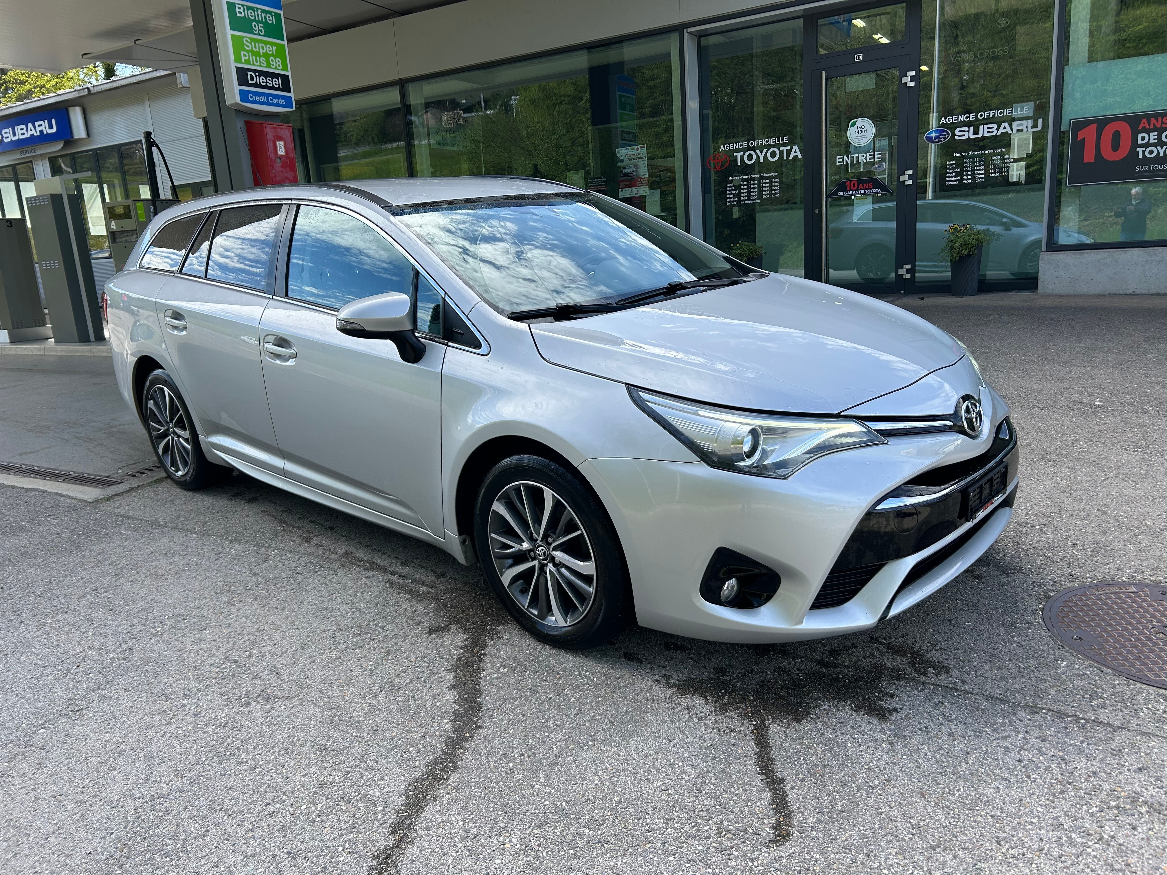 TOYOTA Avensis Touring Sports 2.0 Swiss Trend Mdr.S