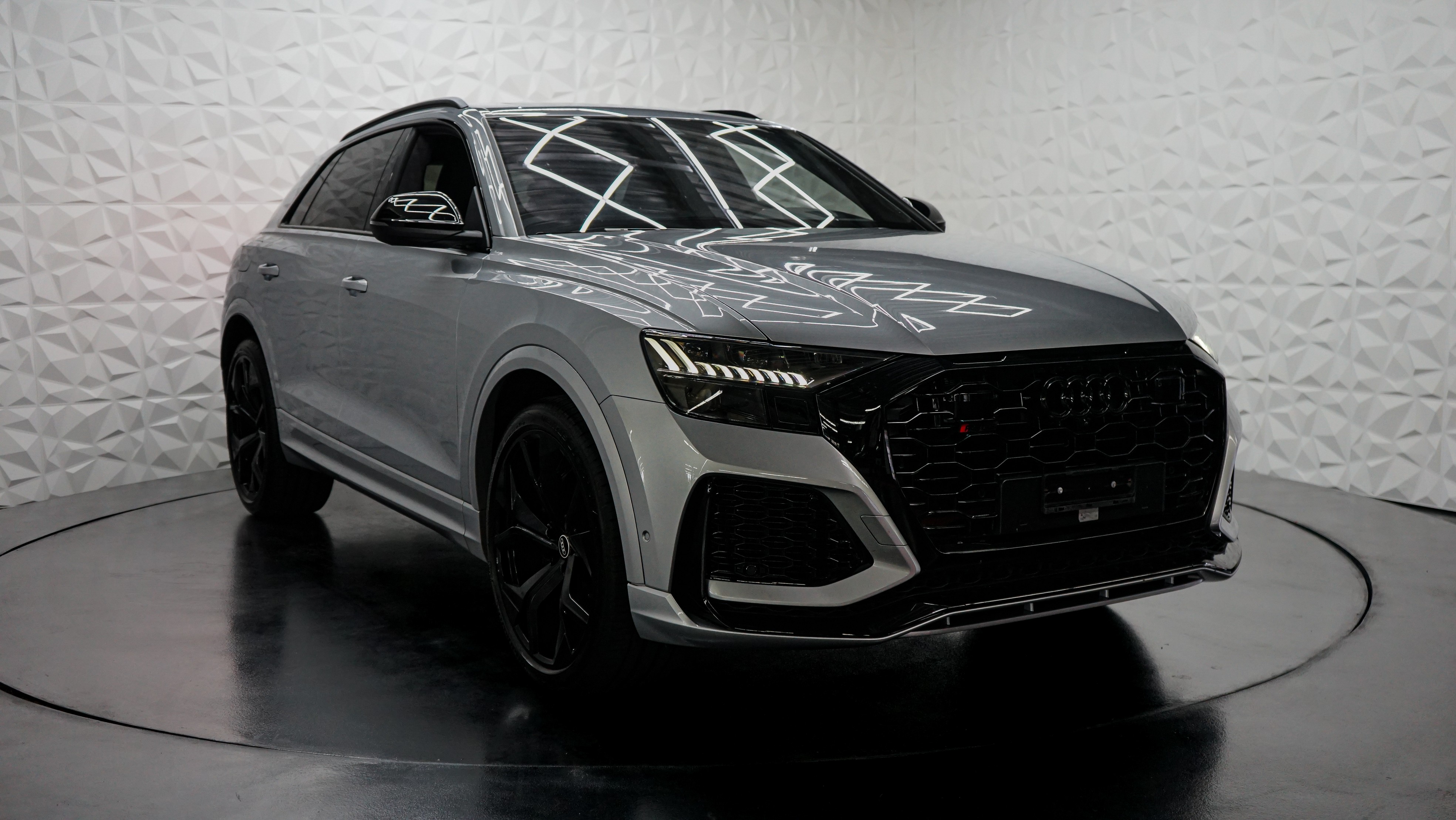 AUDI RSQ8 quattro tiptronic