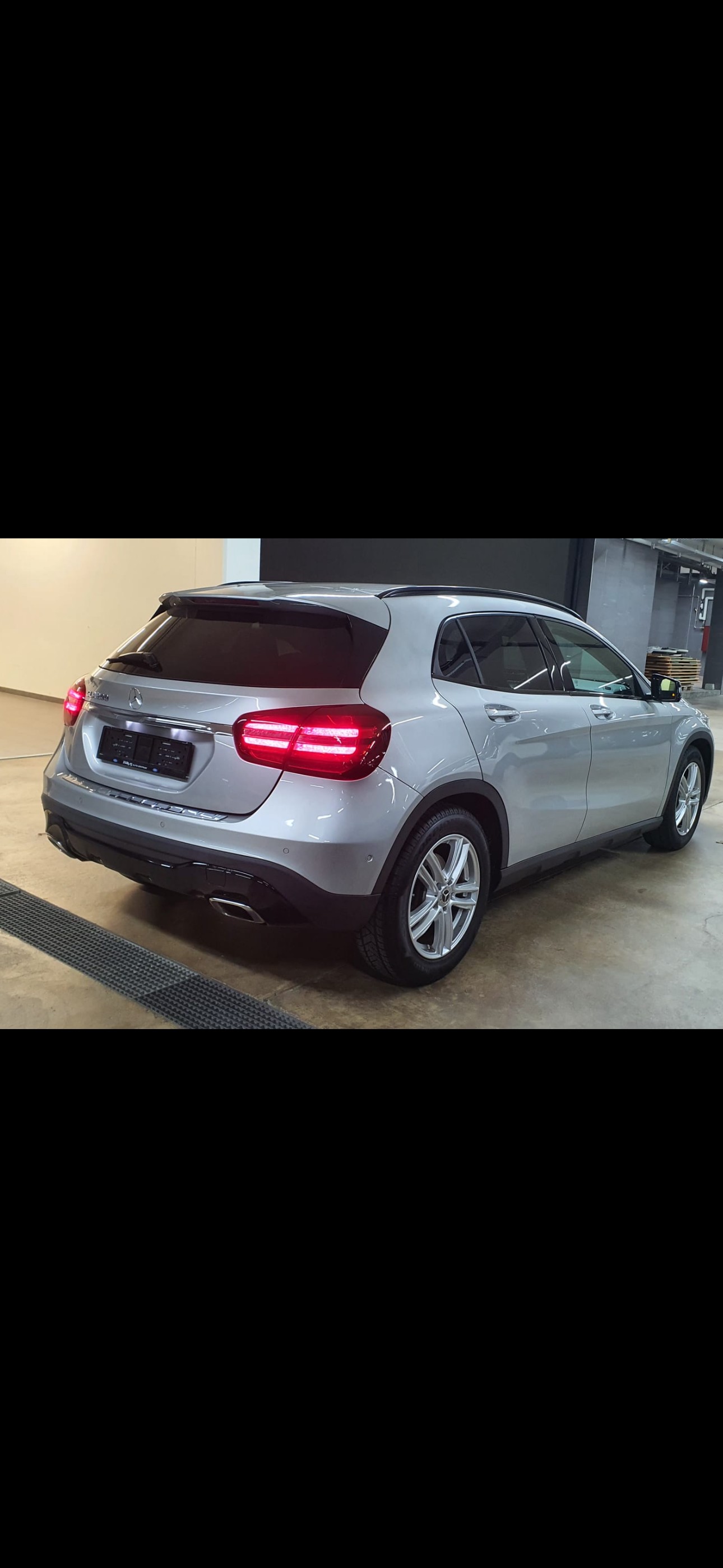 MERCEDES-BENZ GLA 200 Night Star 7G-DCT