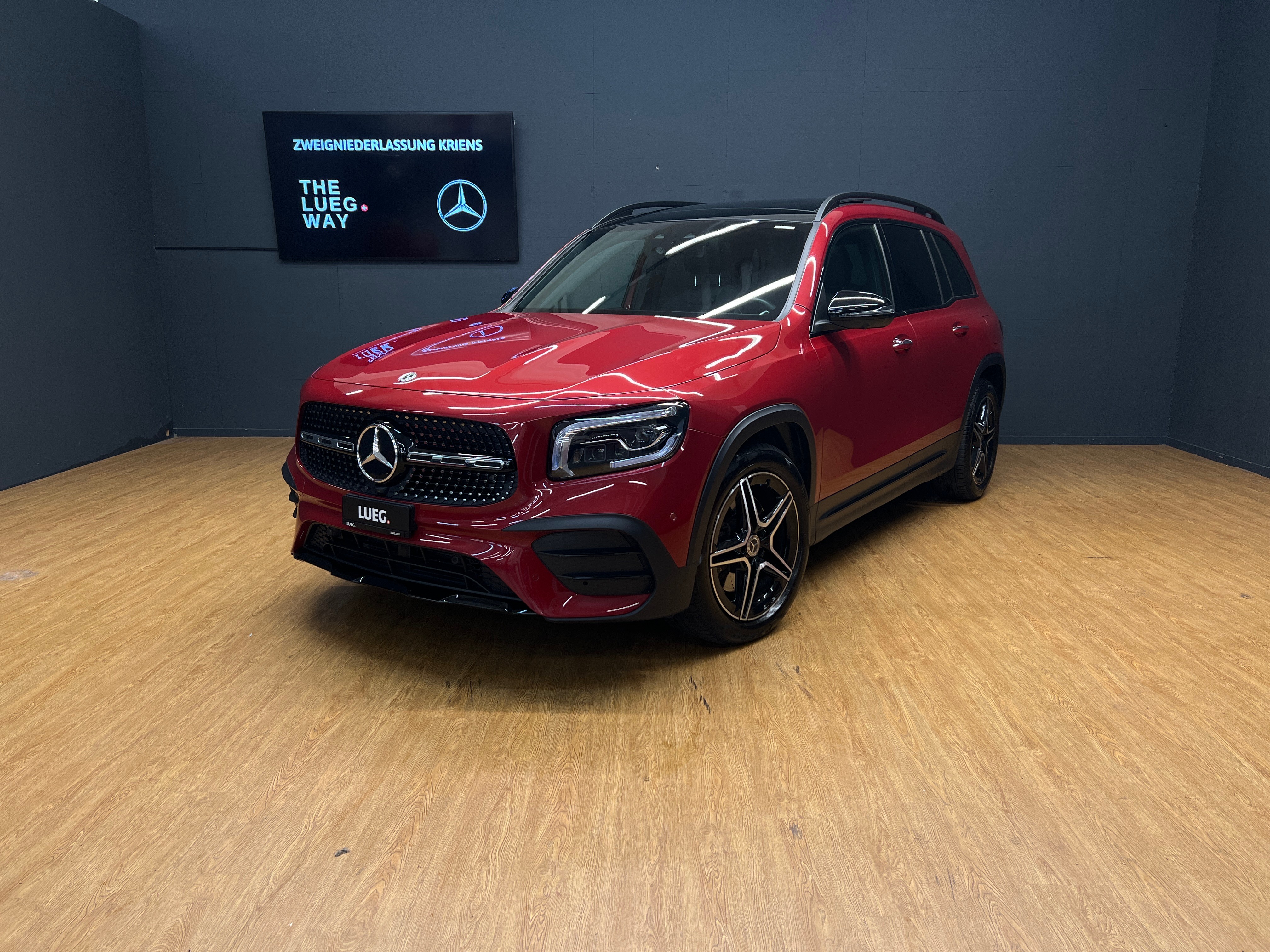 MERCEDES-BENZ GLB 220 d 4M - AMG / 360 Grad Kamera / Head-Up Display / Panorama-Dach