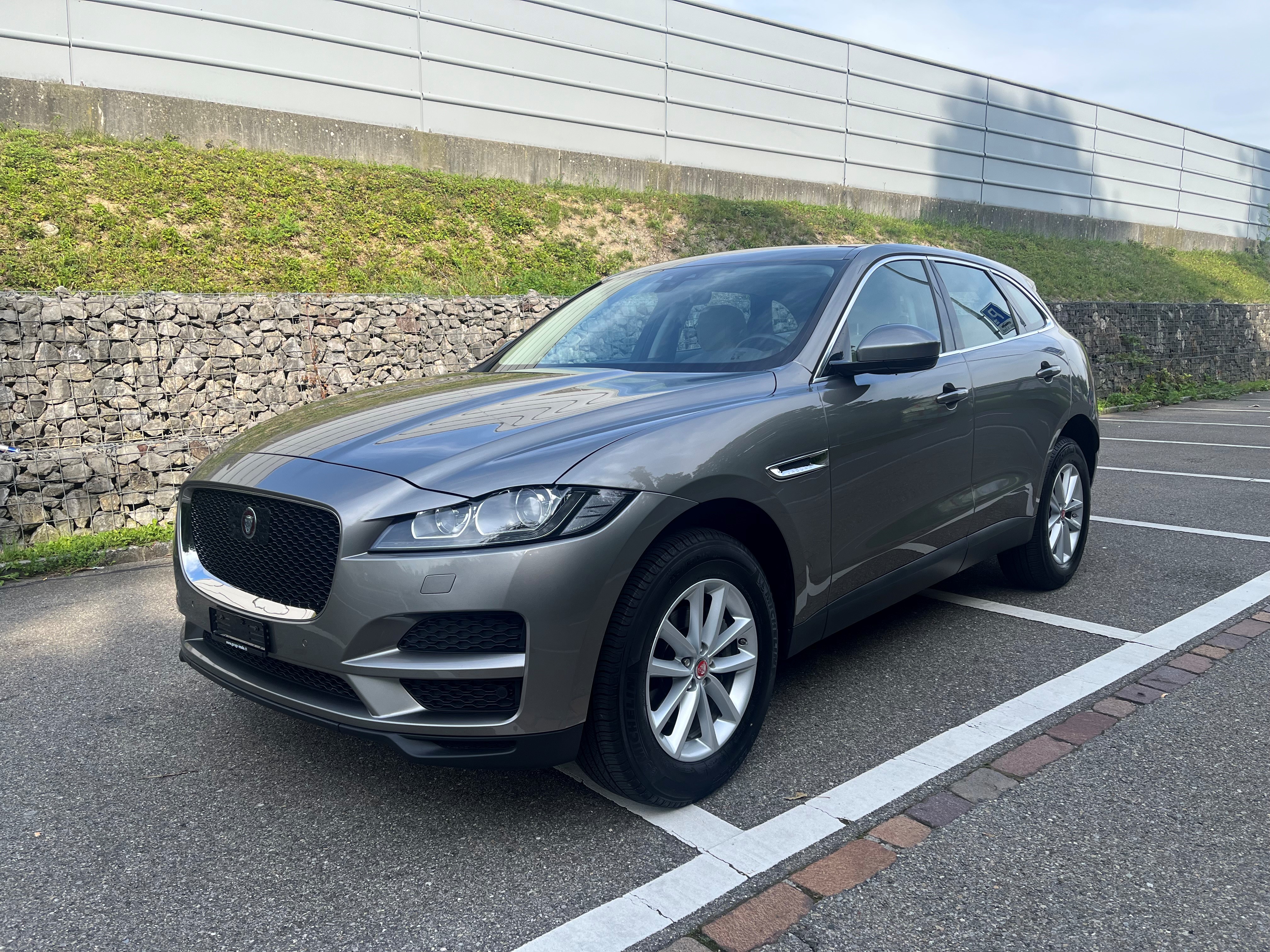 JAGUAR F-Pace 25t 2.0 Portfolio AWD Automatik