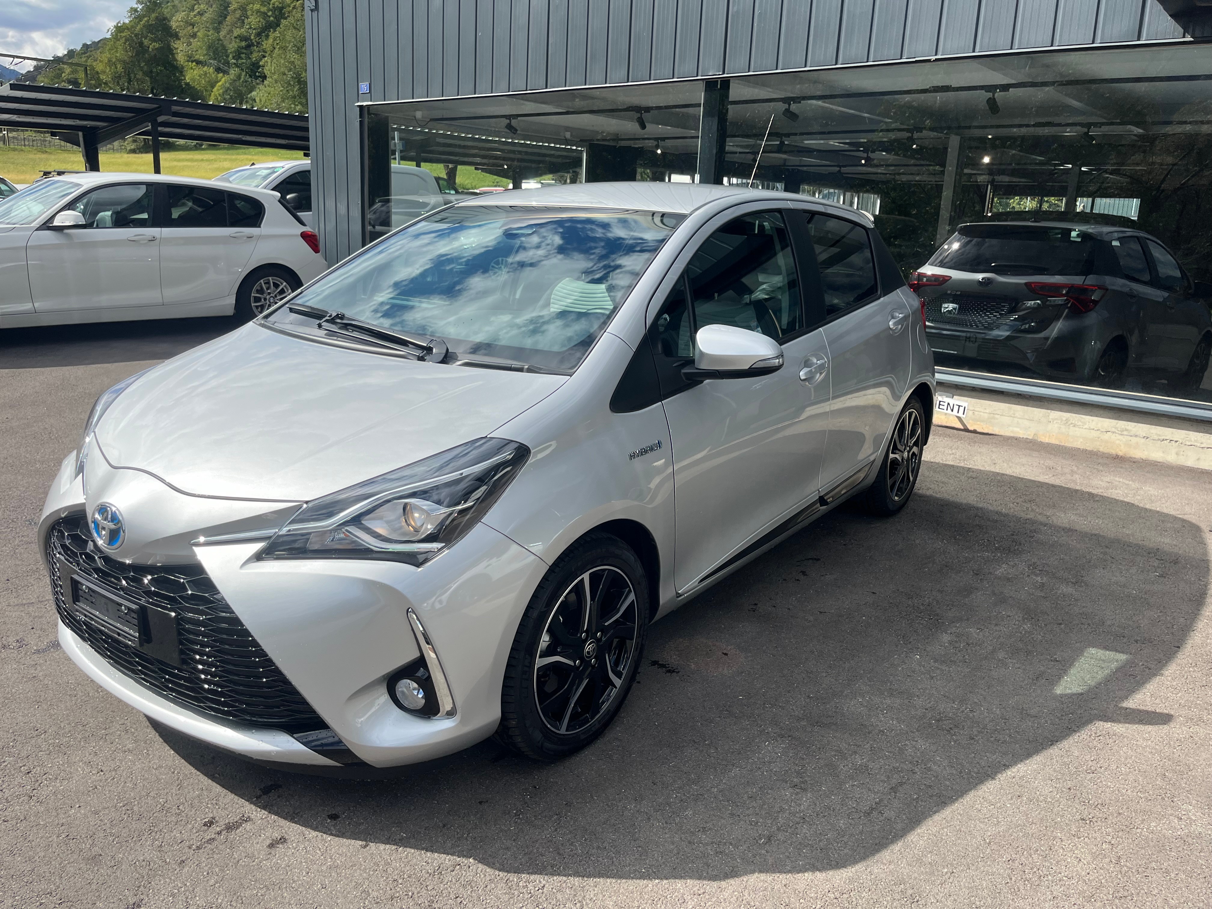 TOYOTA Yaris 1.5 VVT-i Hybrid Trend e-CVT