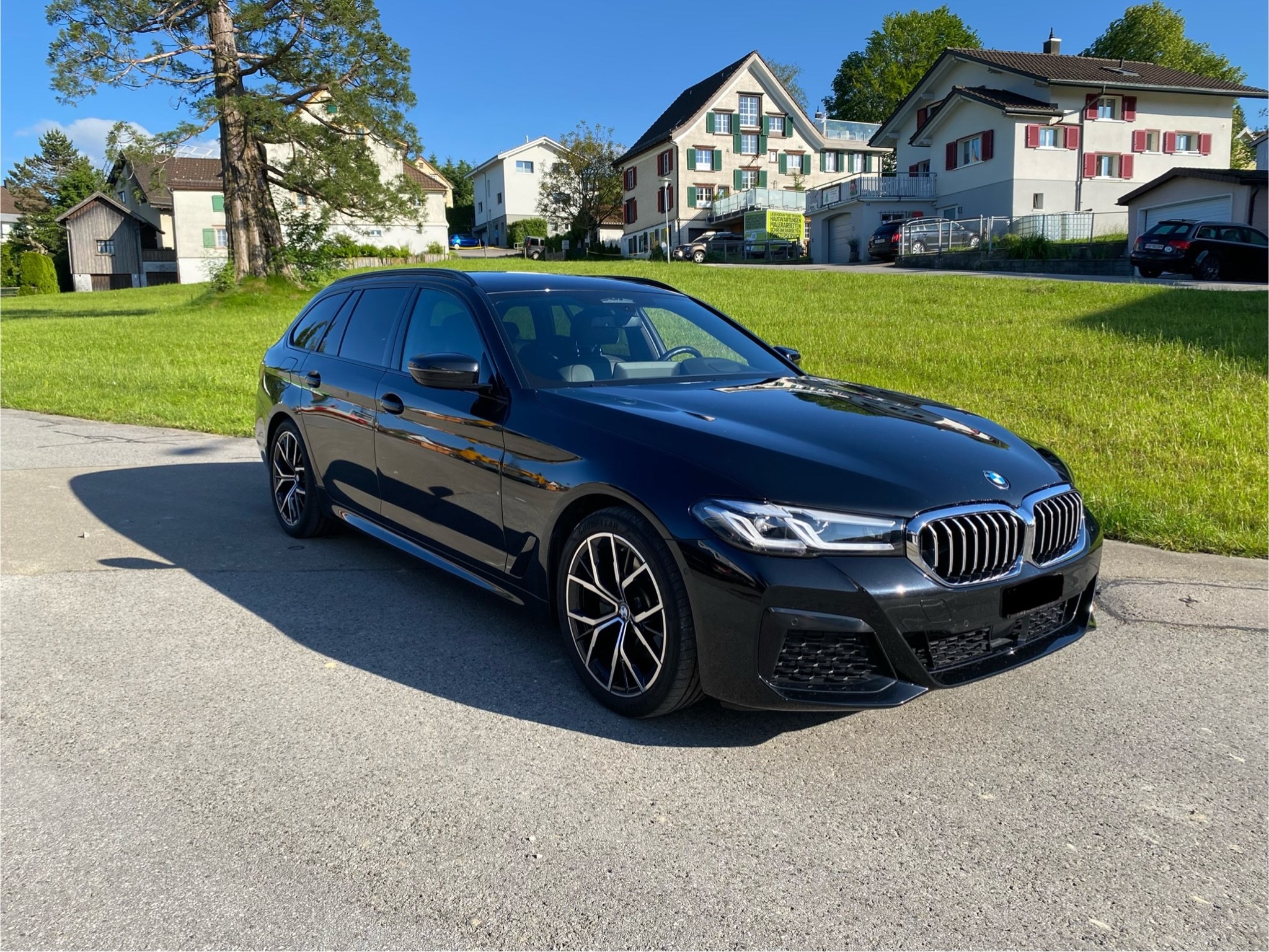 BMW 520d xDrive 48V Touring Steptronic Pure M-Sport Sapphire Black