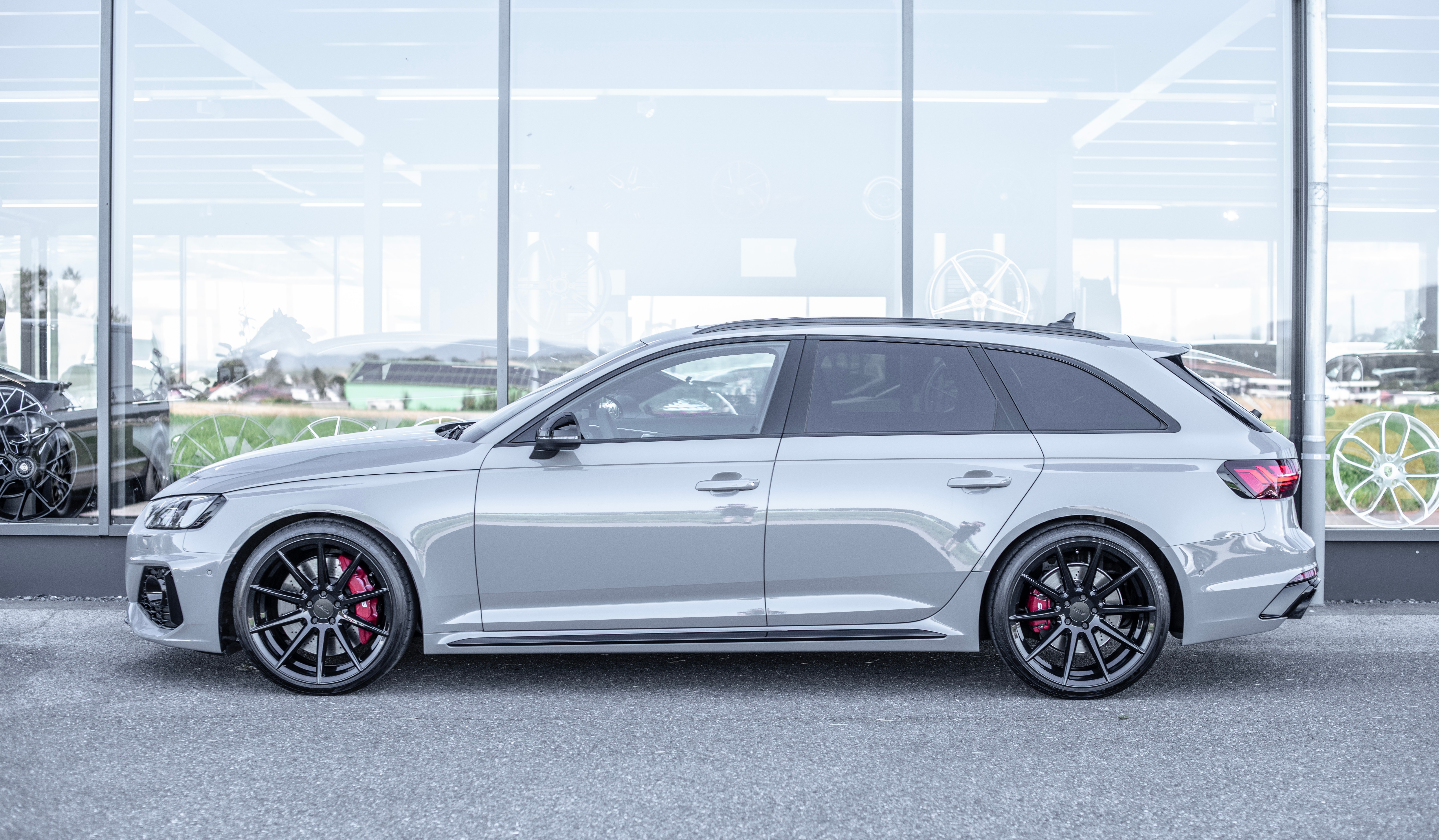 AUDI RS4 Avant quattro *GRIS NARDO*