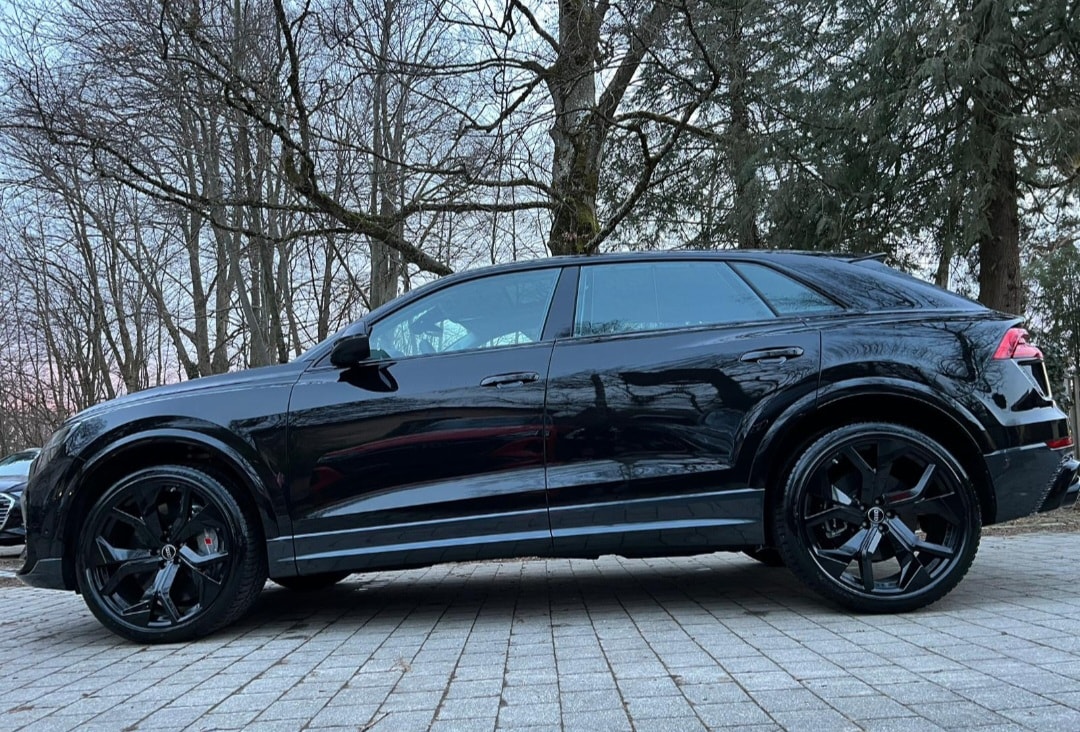 AUDI RSQ8 quattro tiptronic