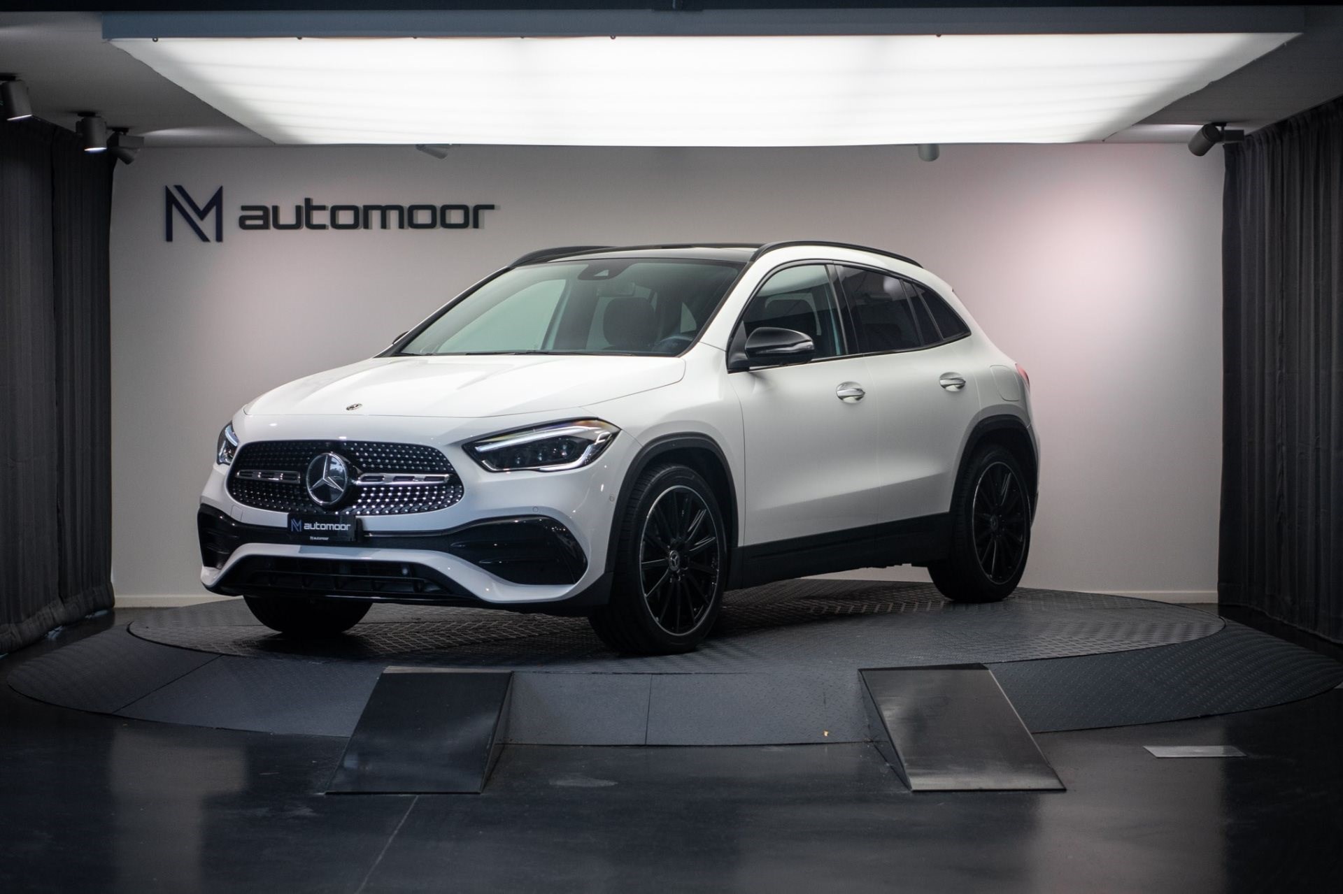 MERCEDES-BENZ GLA 220 d 4Matic AMG Line *Panorama* *CH-Fahrzeug* *Burmester*