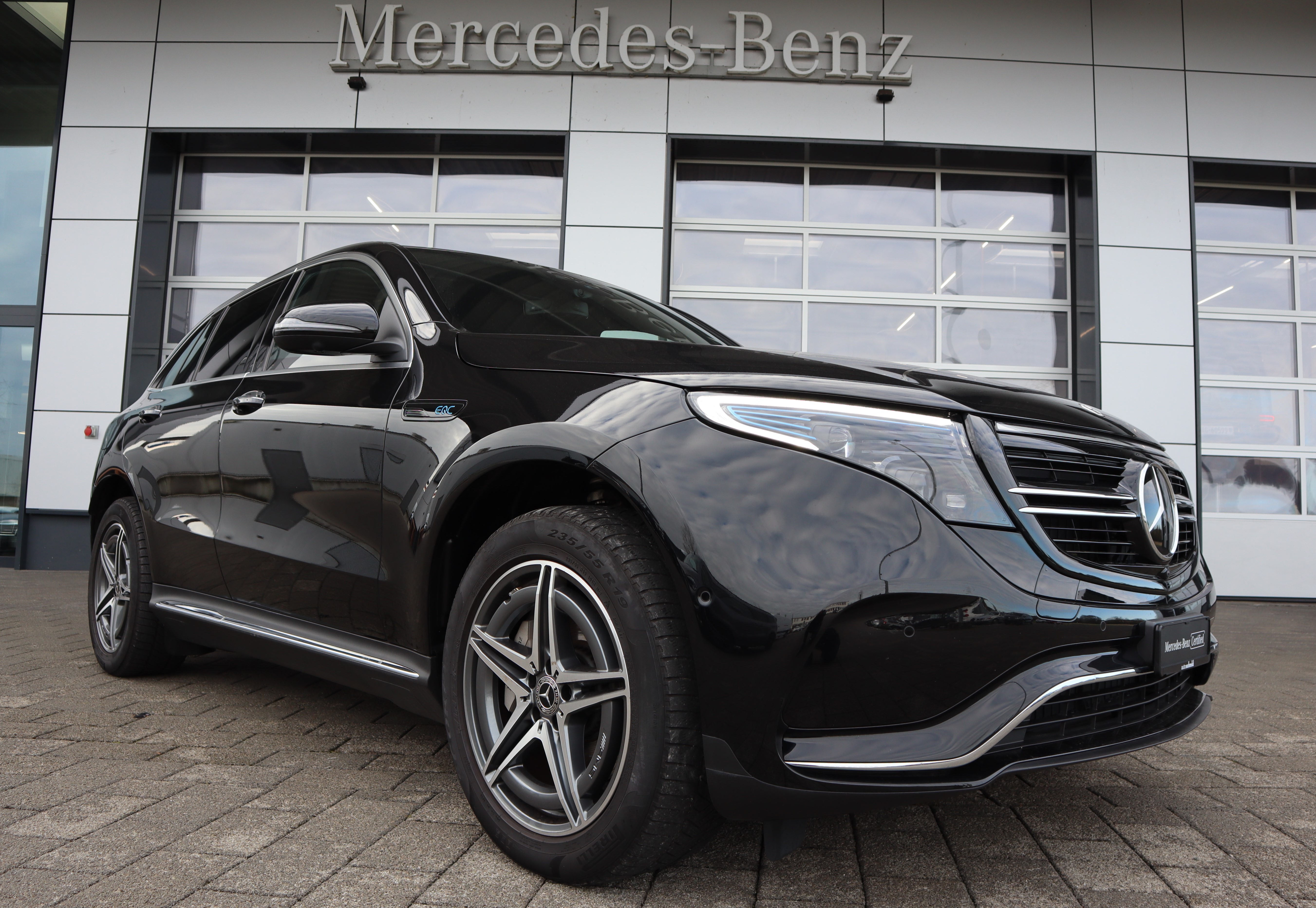 MERCEDES-BENZ EQC 400 AMG Line 4Matic