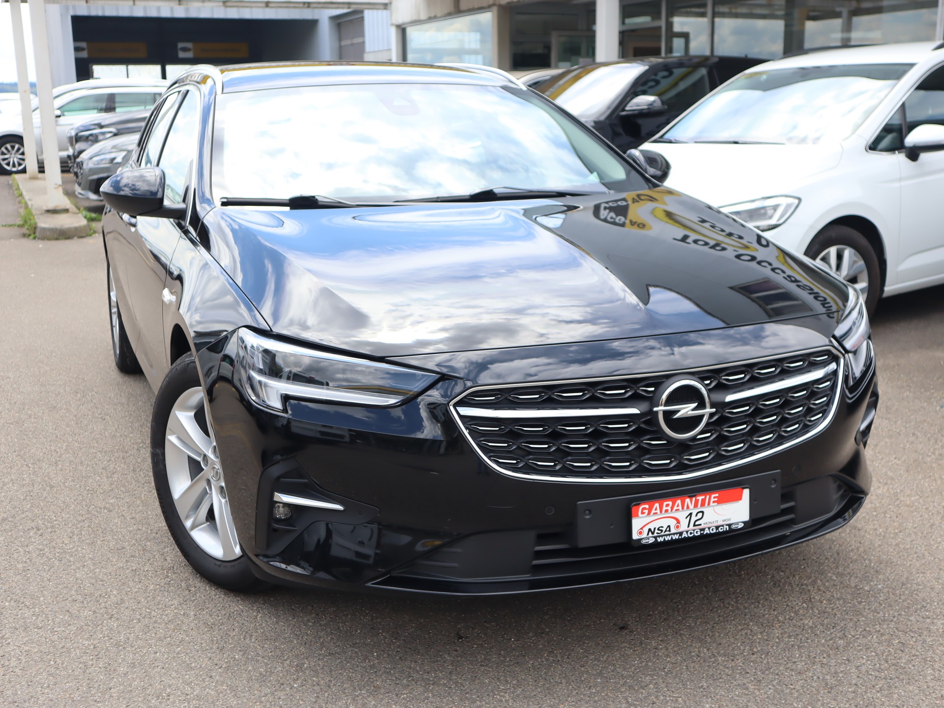 OPEL Insignia 2.0 CDTI Sports Tourer Elegance Automatic ** Teil-Leder ** Navi mit RF-Kamera **