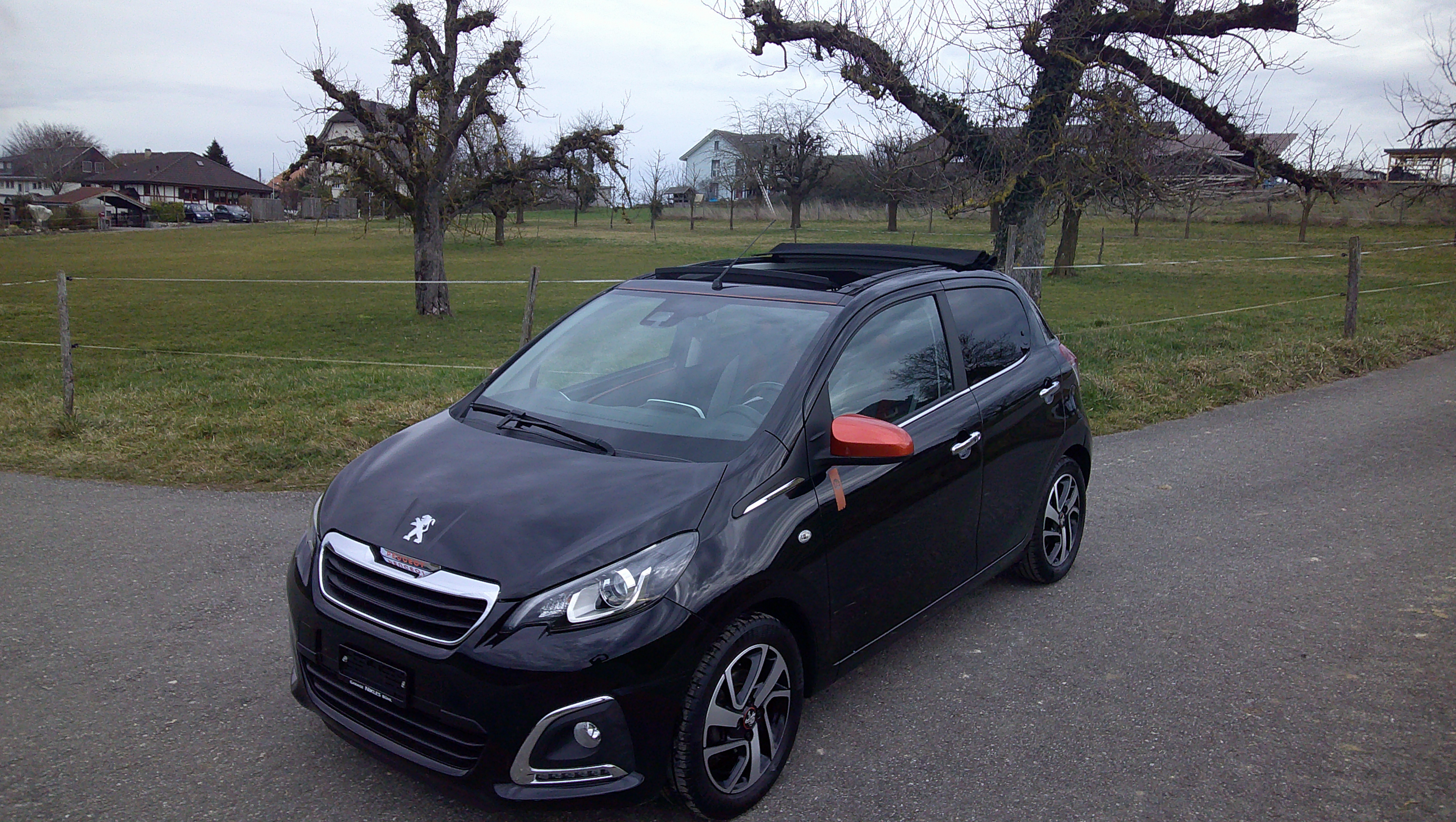 PEUGEOT 108 1.2 VTi Roland Garros Top