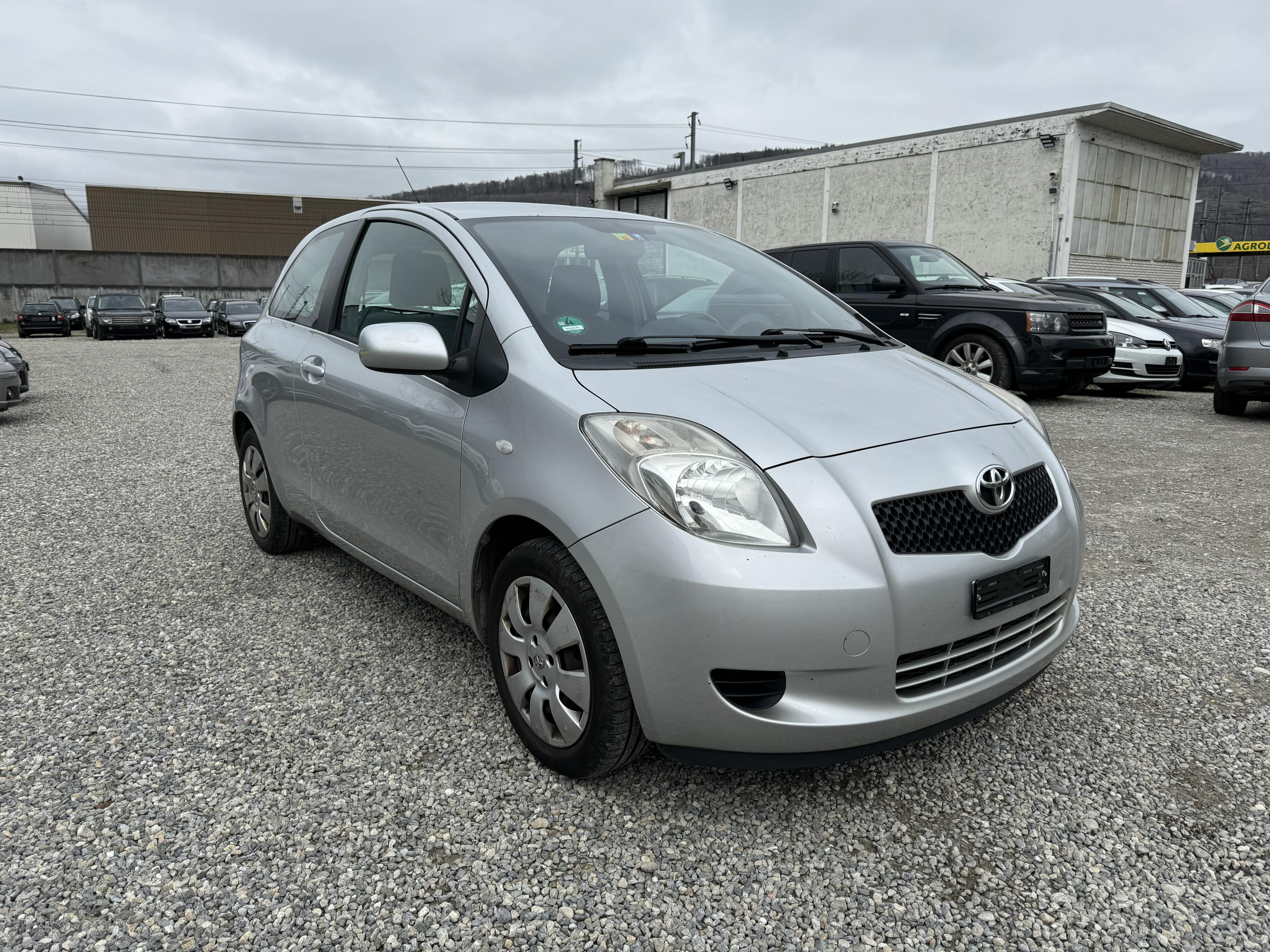 TOYOTA Yaris 1.0 Linea Luna