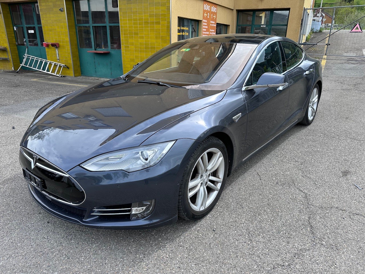 TESLA Model S 70 D