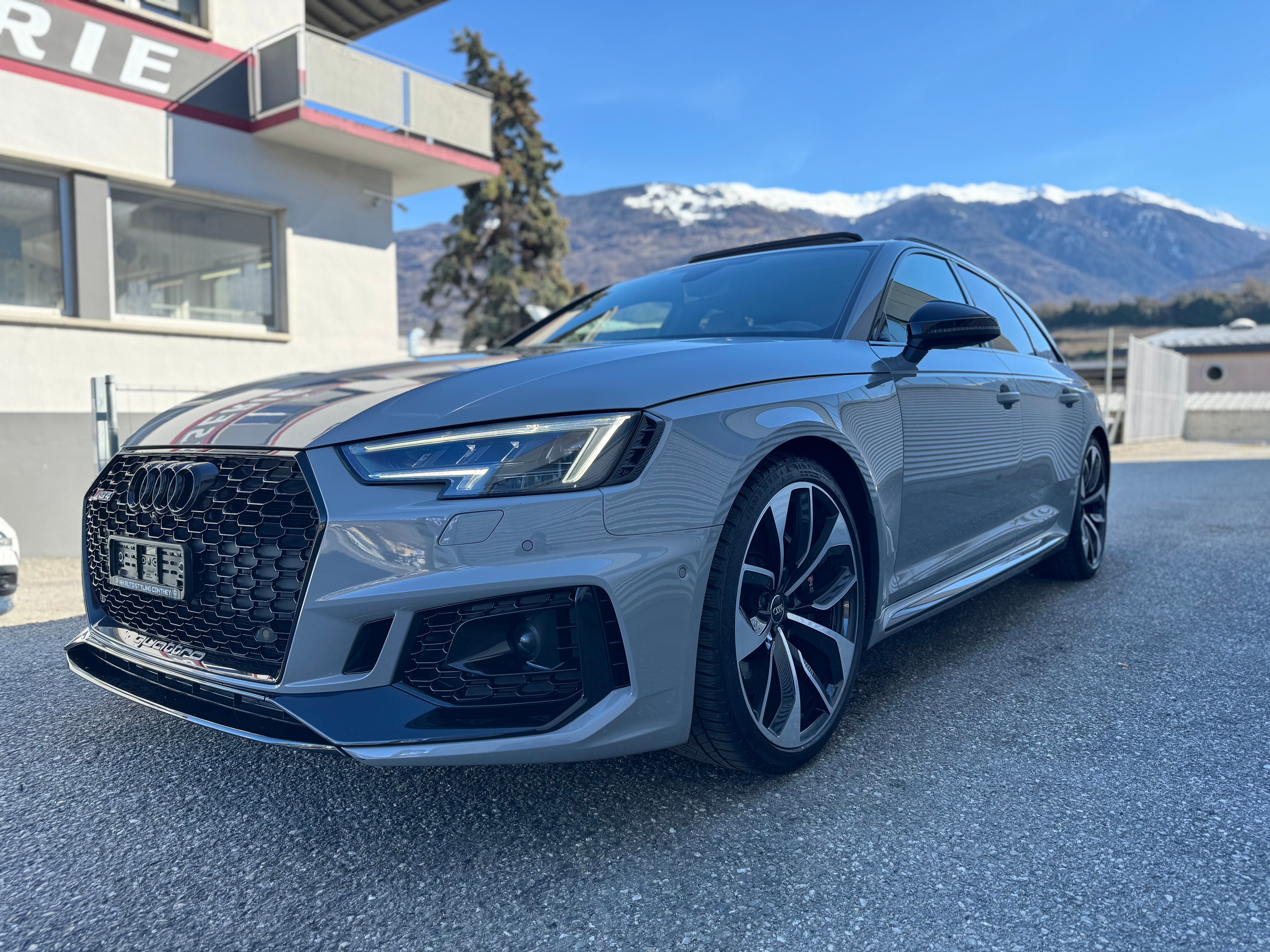 AUDI RS4 Avant 2.9 TFSI quattro tiptronic pack carbone interieur