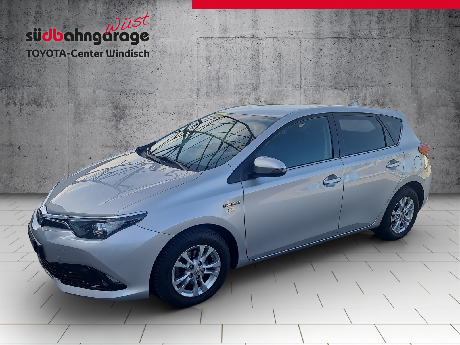 TOYOTA Auris 1.8 HSD Luna e-CVT