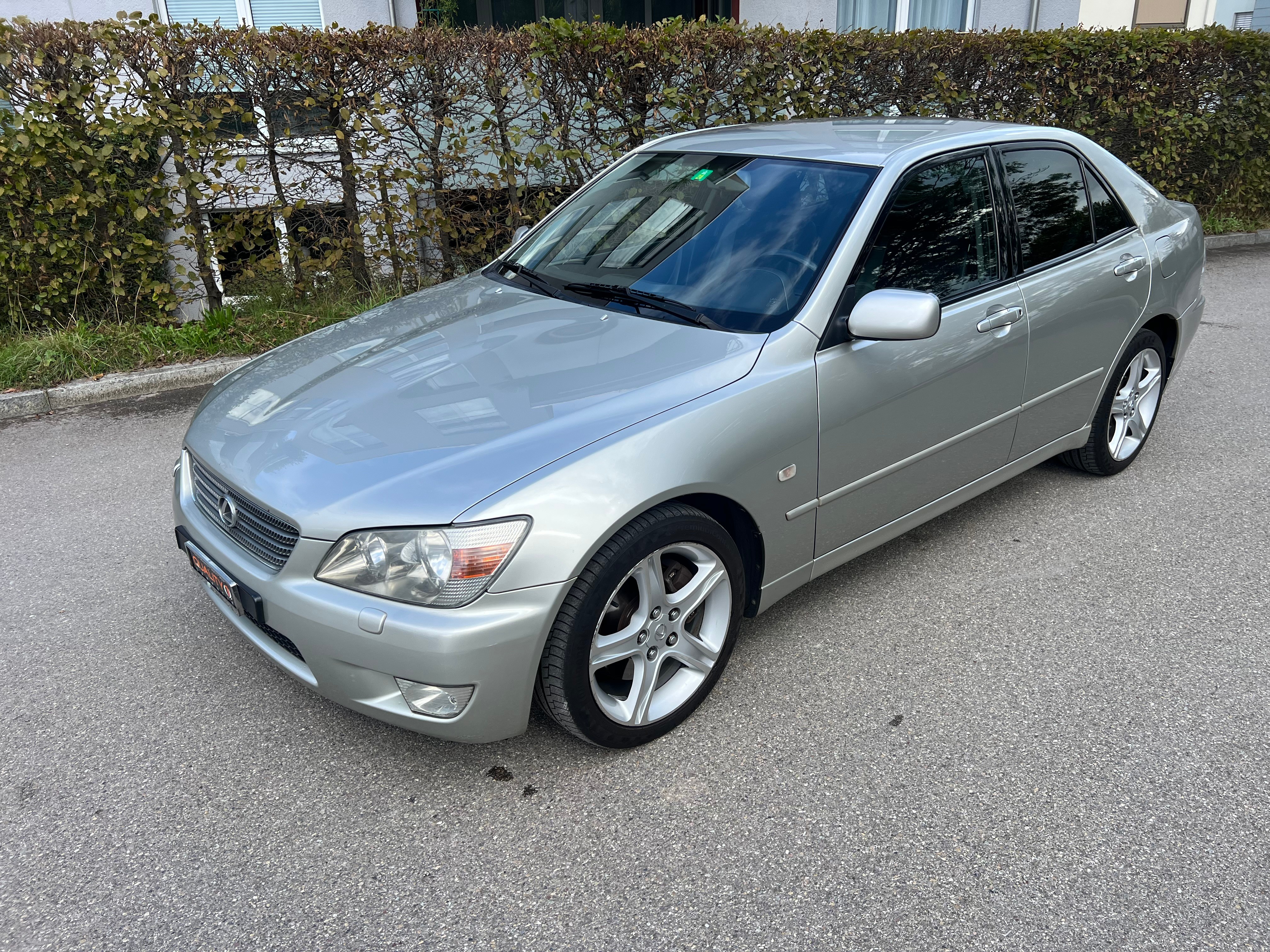 LEXUS IS 200