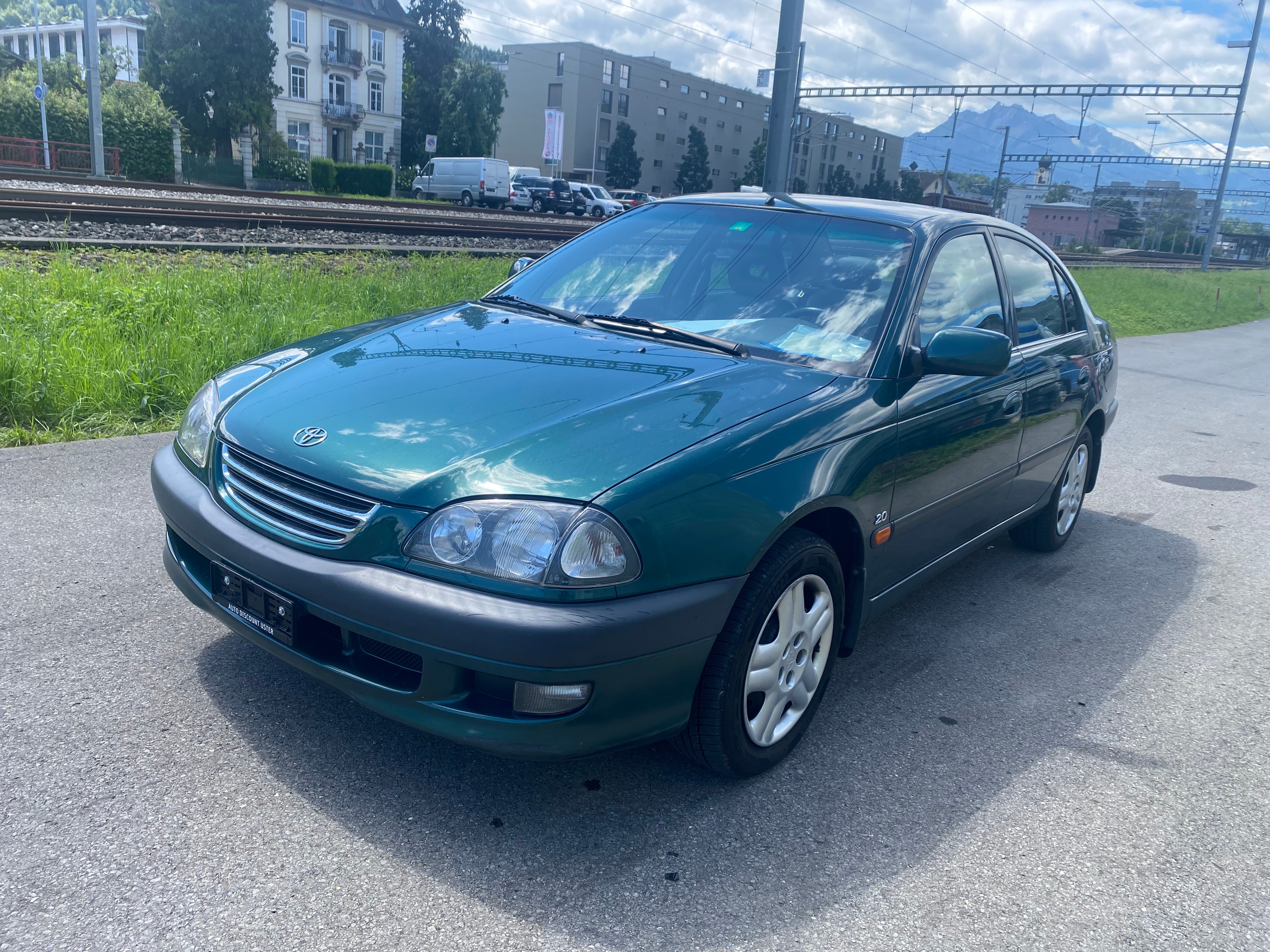 TOYOTA Avensis 2.0 Linea Sol