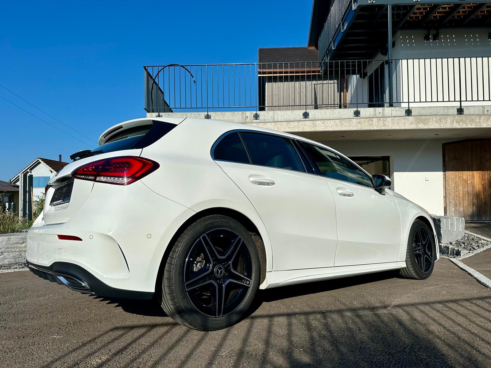 MERCEDES-BENZ A 200 AMG Line 7G-DCT MJ2023