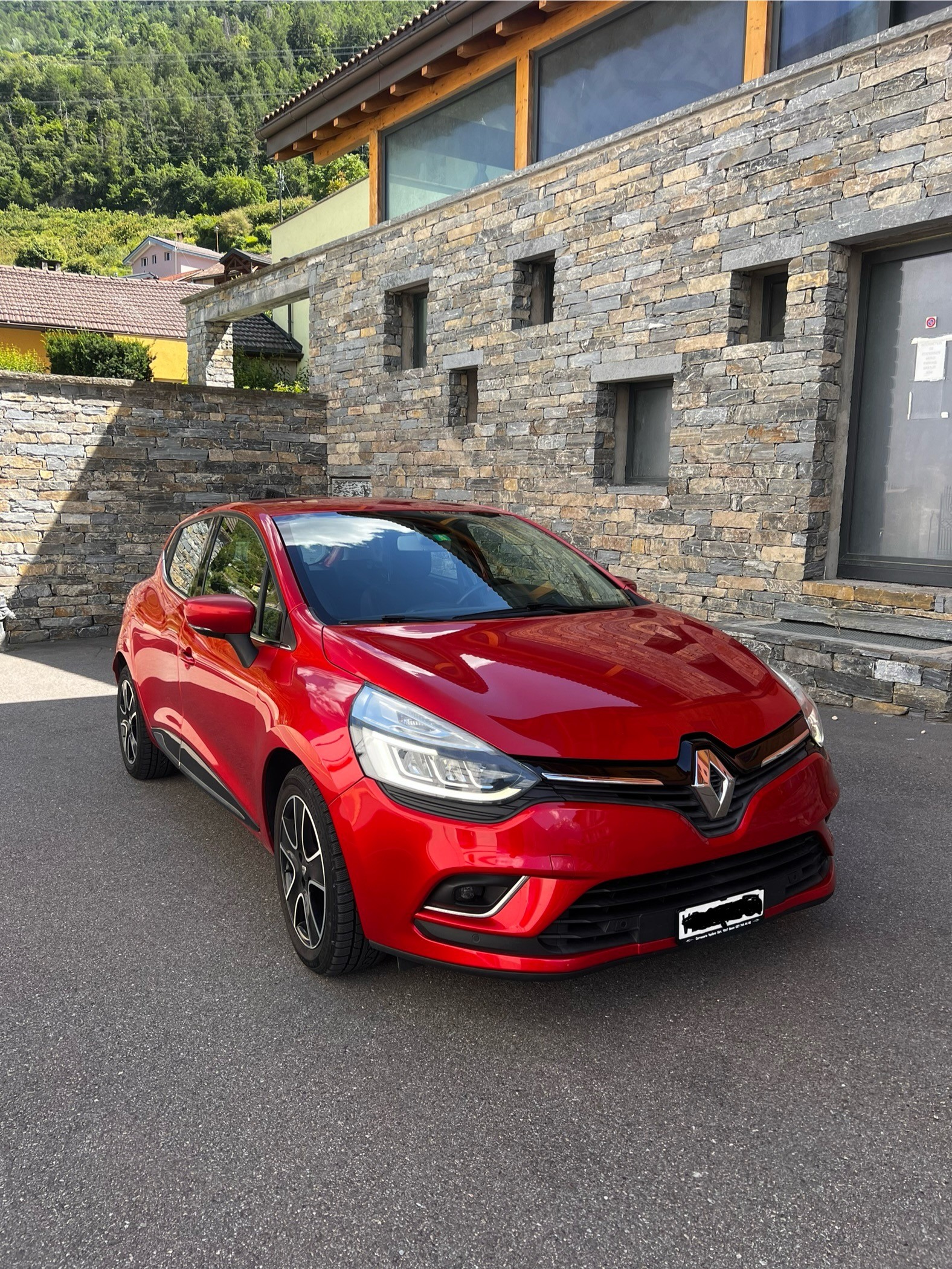 RENAULT Clio 1.2 16V T Swiss Edition EDC