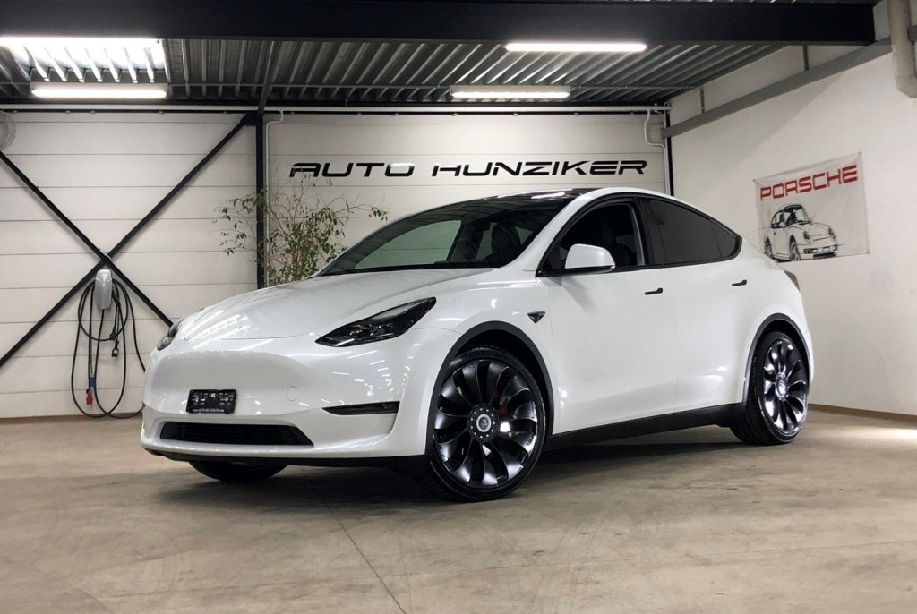 TESLA Model Y Performance 534 PS Allrad / Berlin / Autopilot 3.0