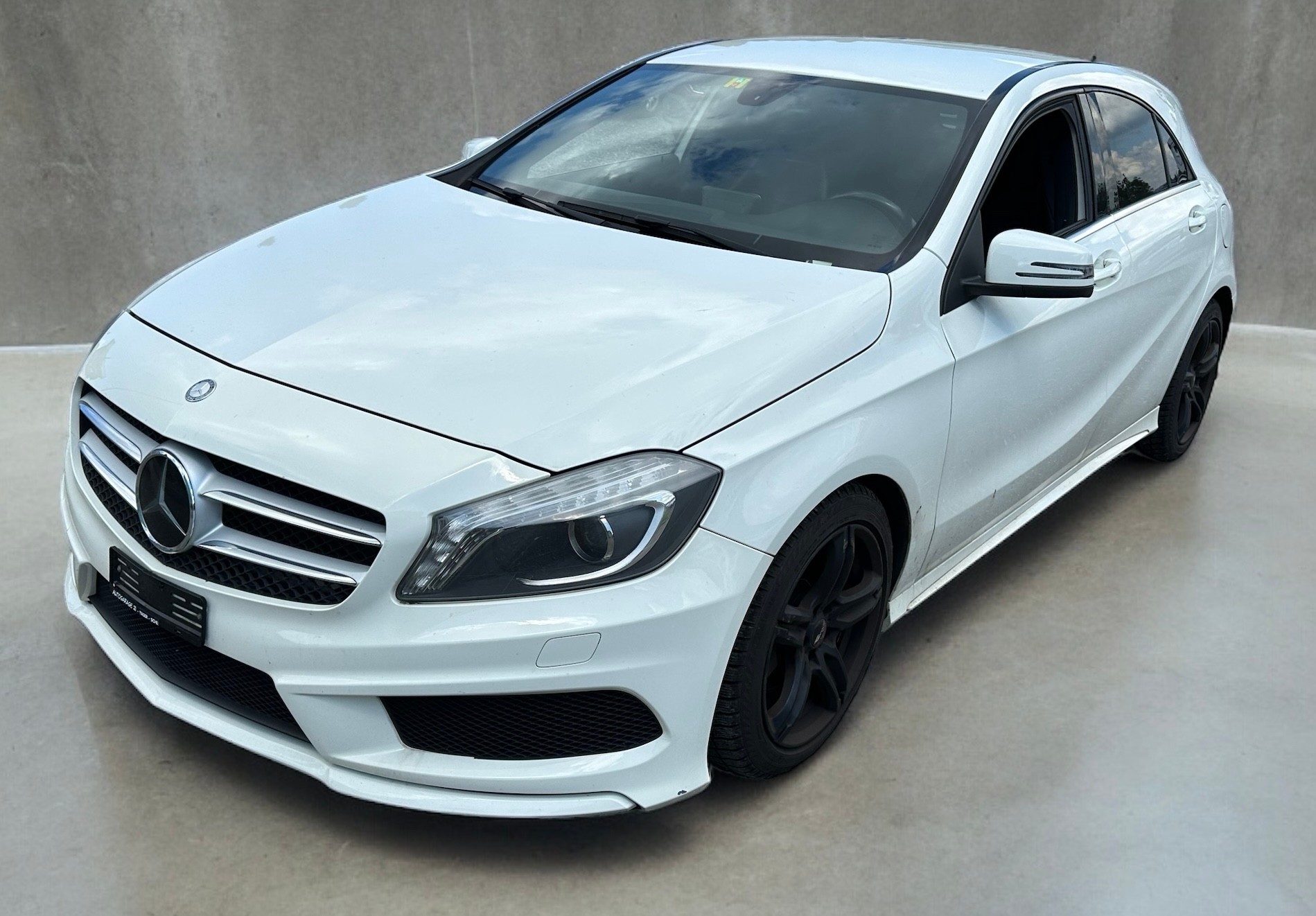 MERCEDES-BENZ A 180 AMG Line