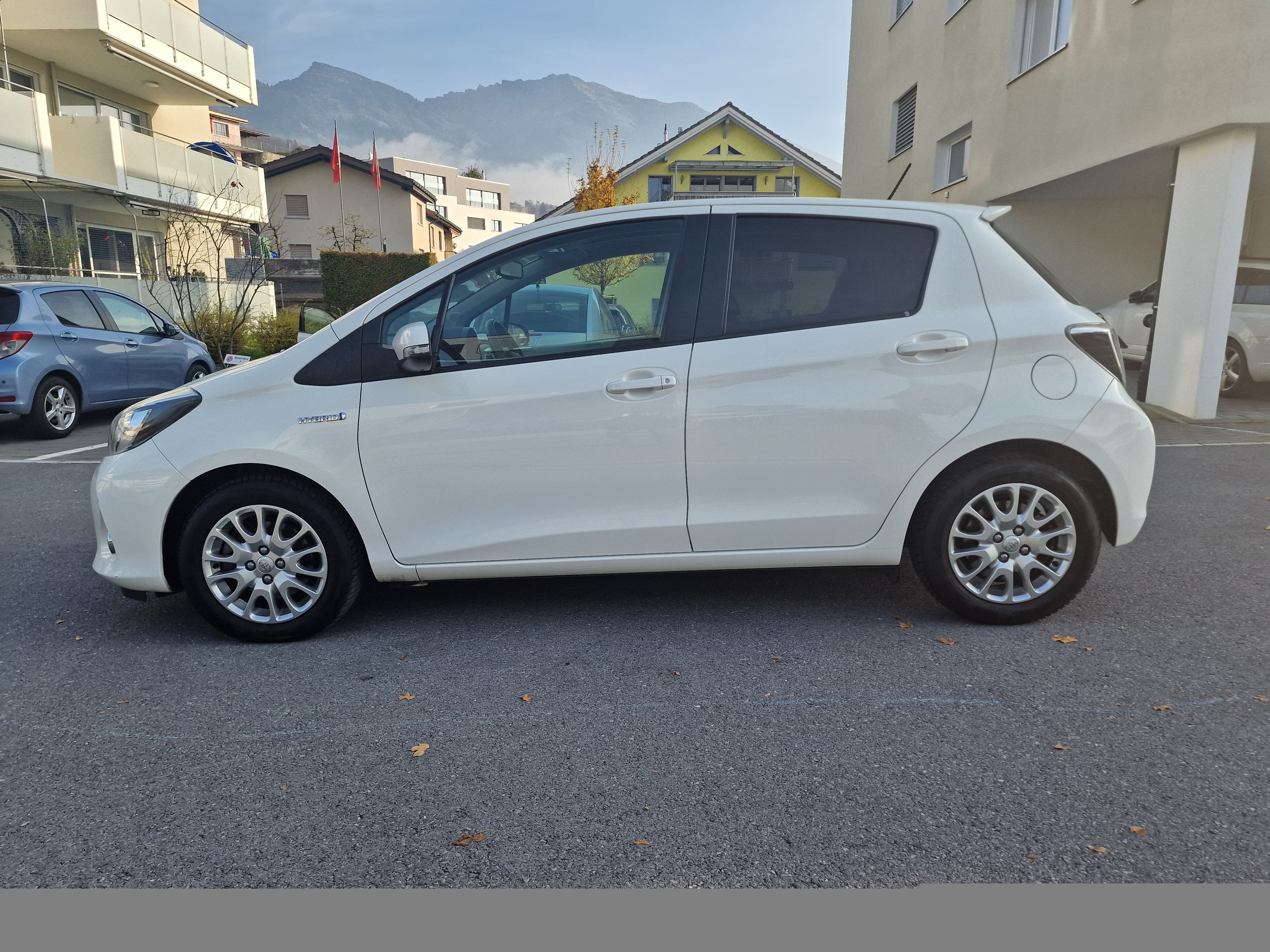 TOYOTA Yaris 1.5 VVT-i Hybrid Sol Premium CVT 12Mt Gara MFK neu