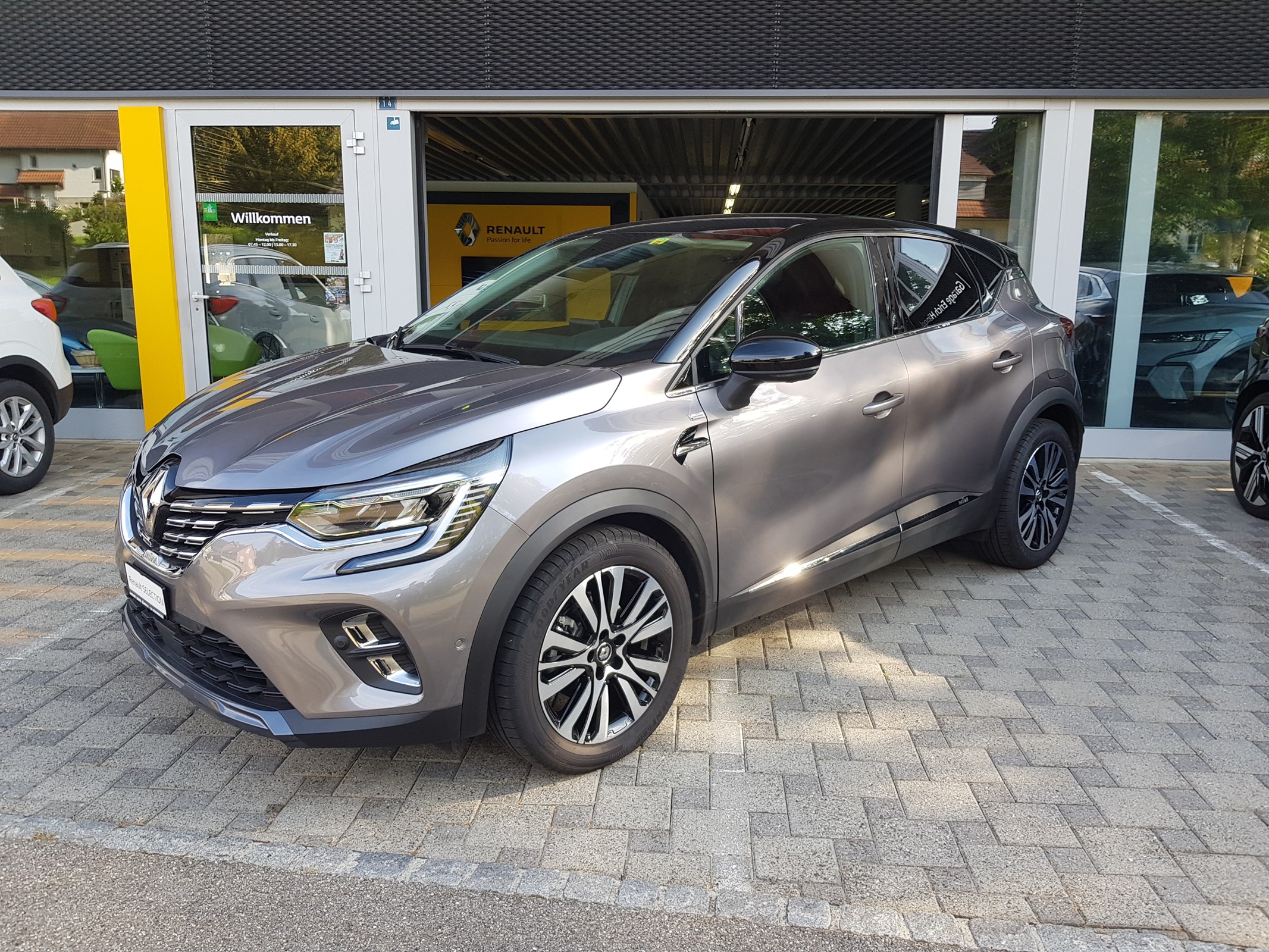 RENAULT Captur 1.6 E-Tech Initiale Paris DHT