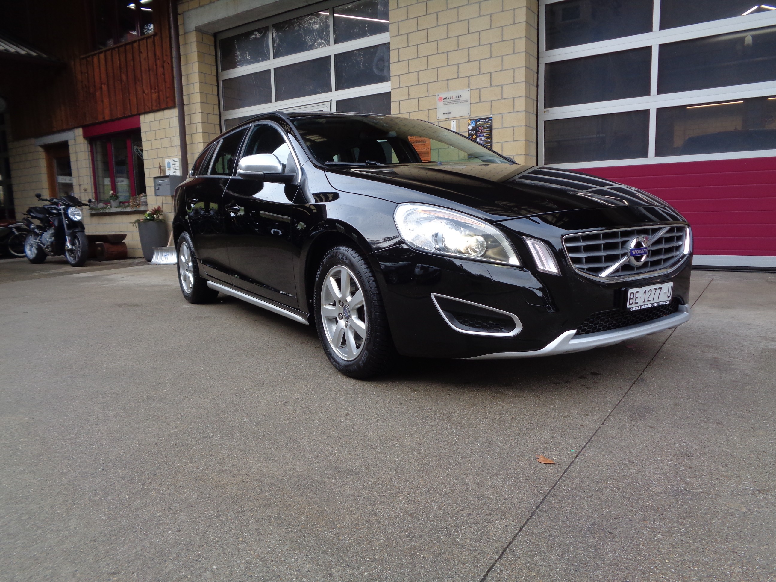 VOLVO V60 D4 AWD Momentum Geartronic