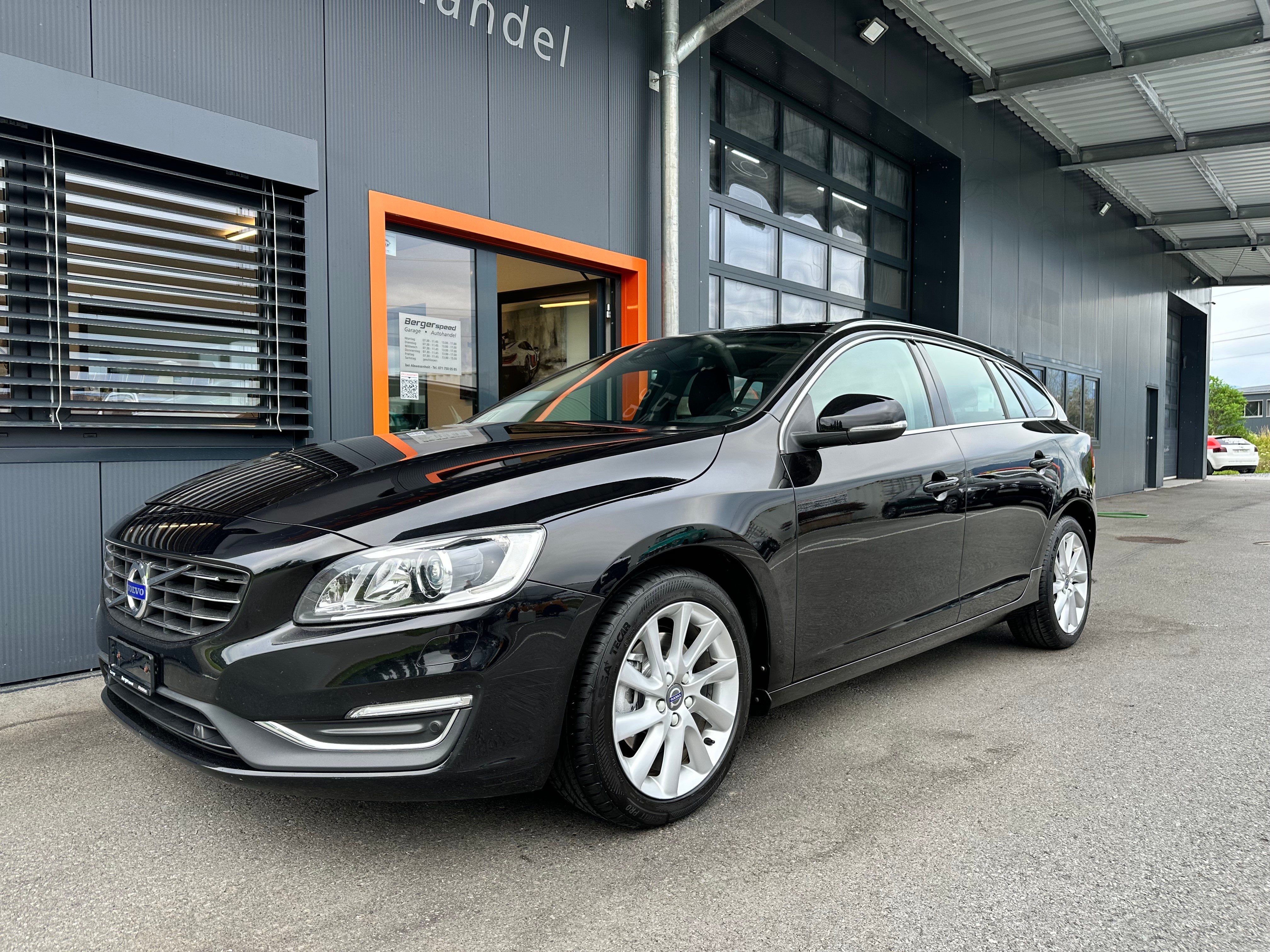 VOLVO V60 D4 Summum