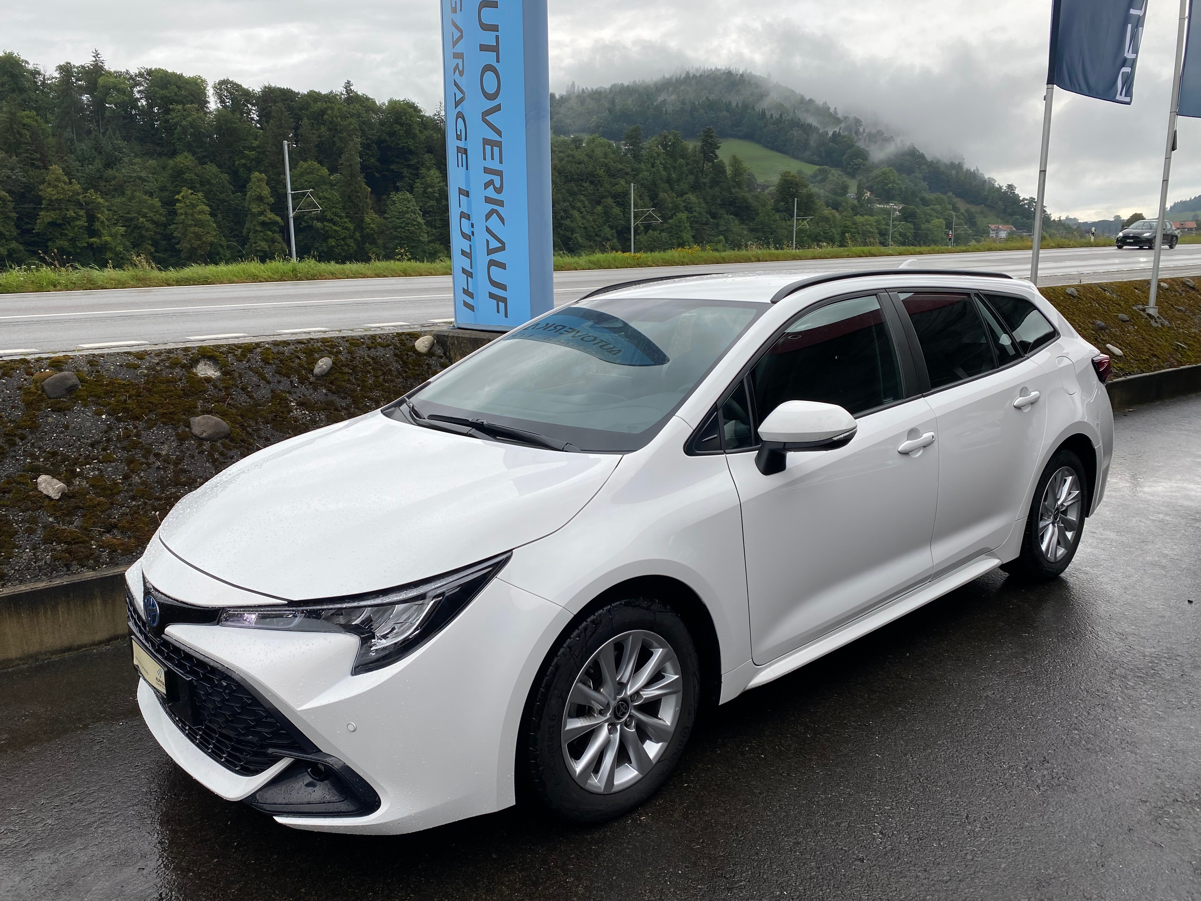 TOYOTA Corolla Touring Sports 1.8 HSD Comfort e-CVT