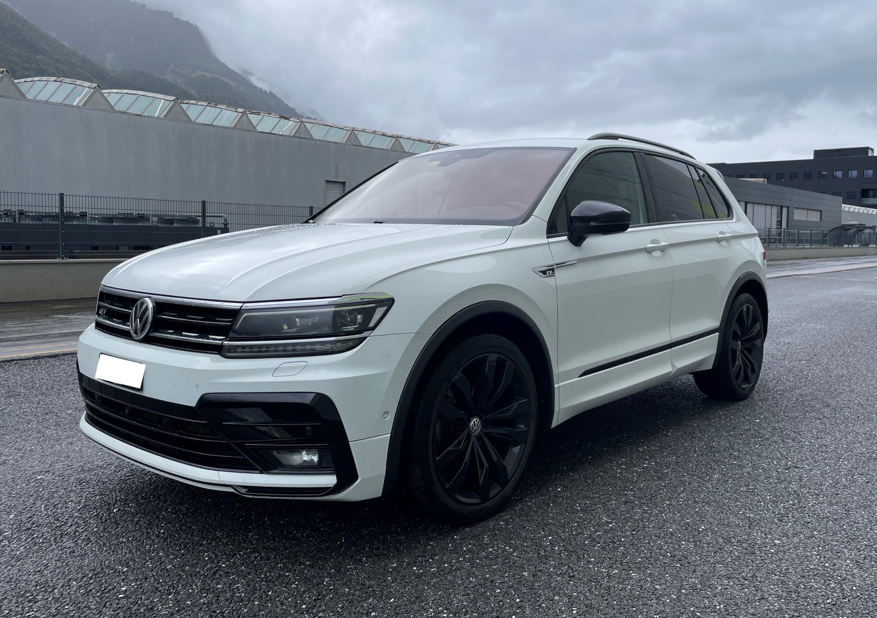 VW VW Tiguan 2.0 TDI R-Line 4 Motion DSG Black Edition