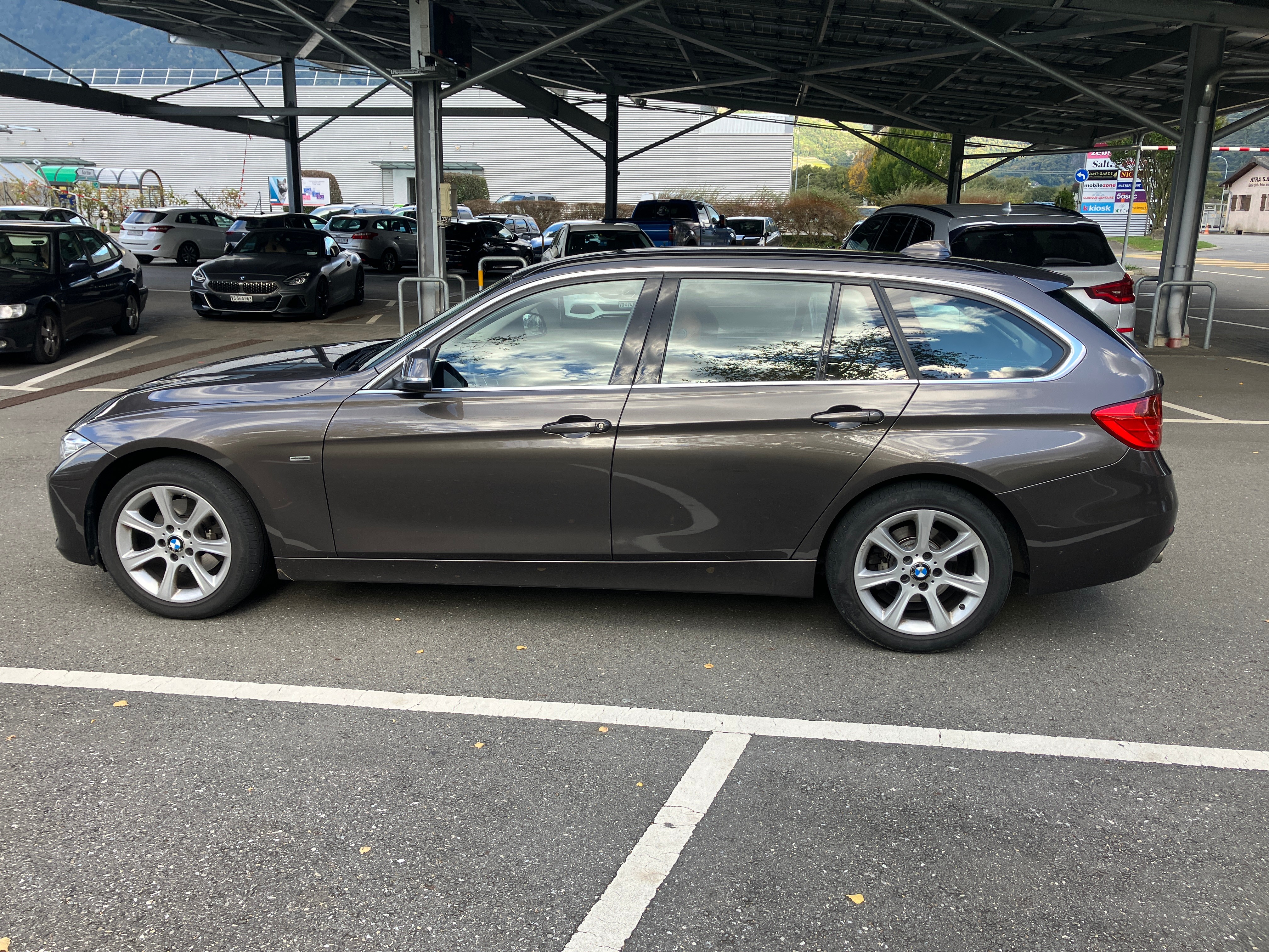 BMW 320d xDrive Touring Luxury Line Steptronic