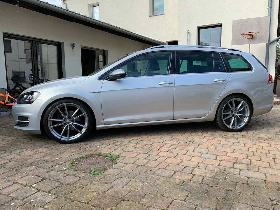 VW Golf Variant 2.0 TSI R 4 Motion DSG