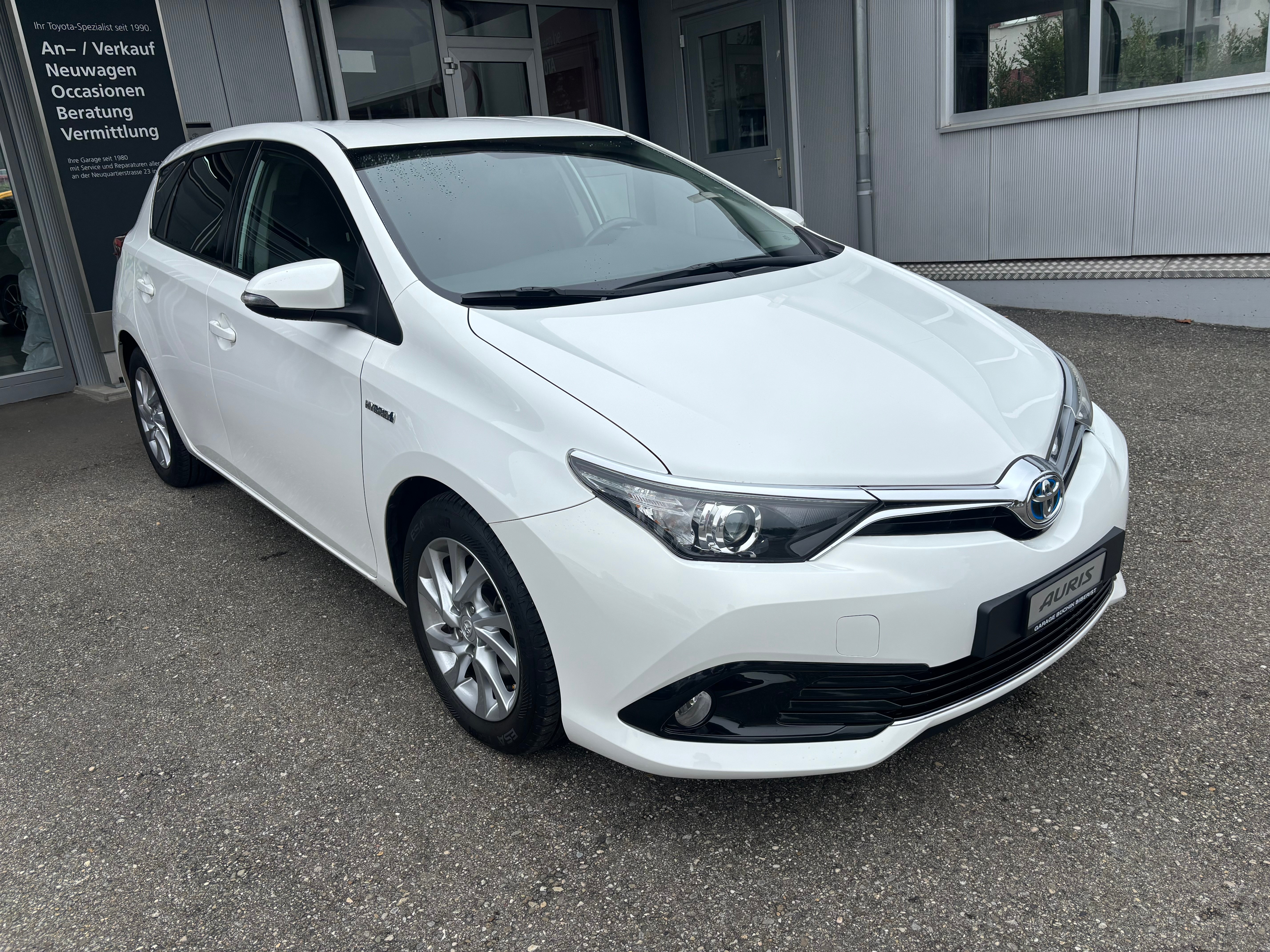 TOYOTA Auris 1.8 HSD Luna e-CVT