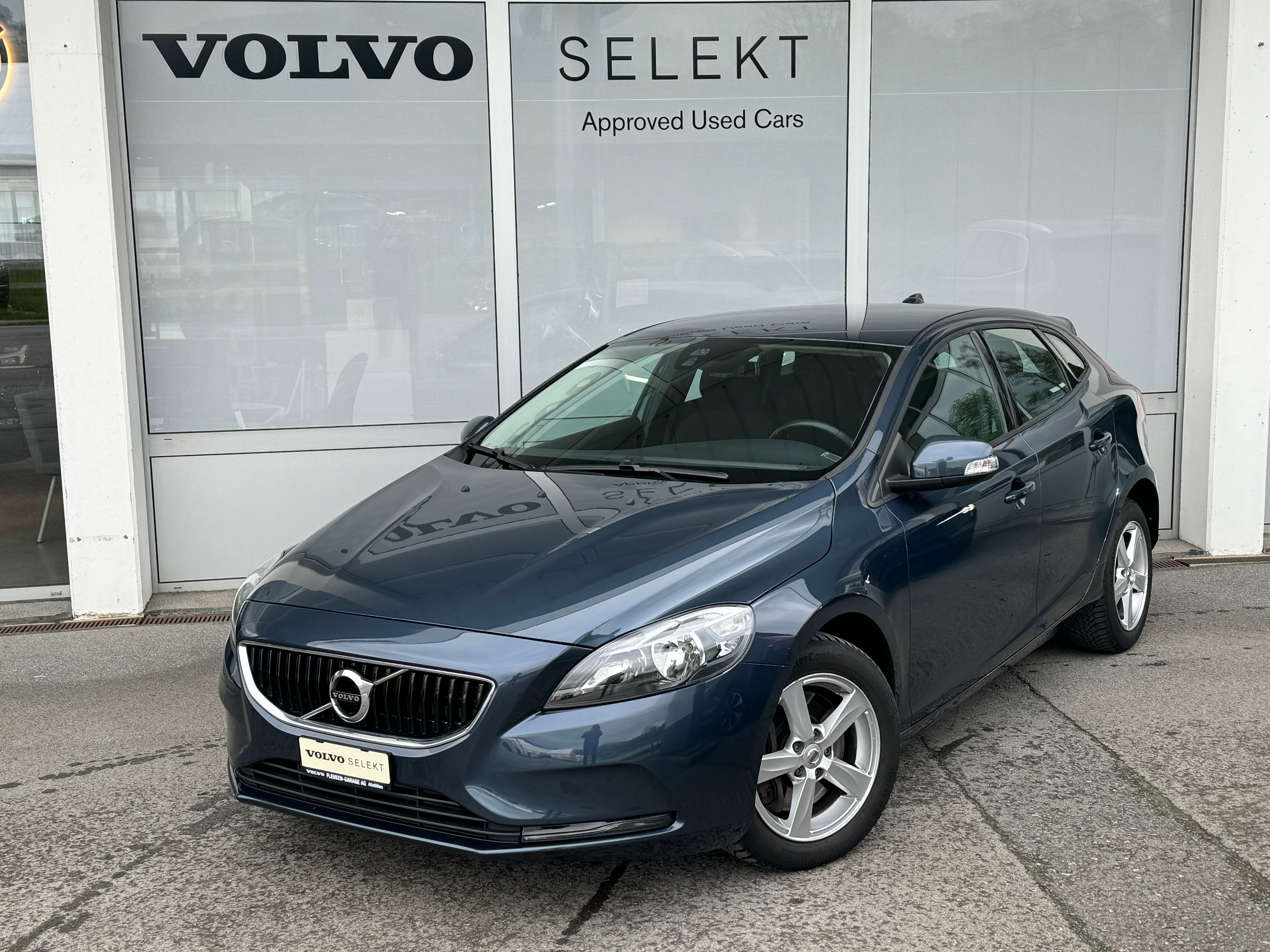 VOLVO V40 T3 Kinetic