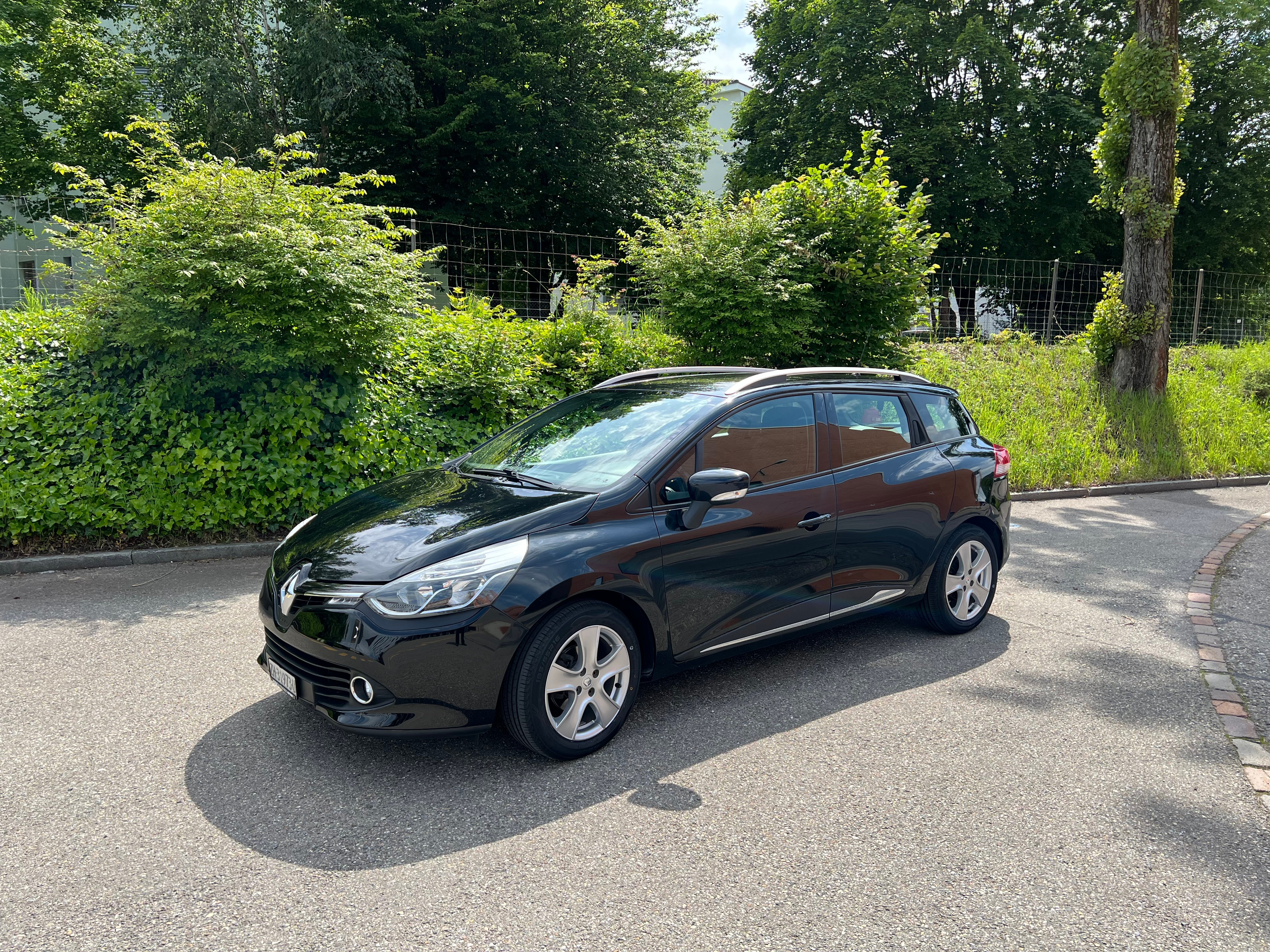 RENAULT Clio Grandtour 1.2 16V T Swiss EDC