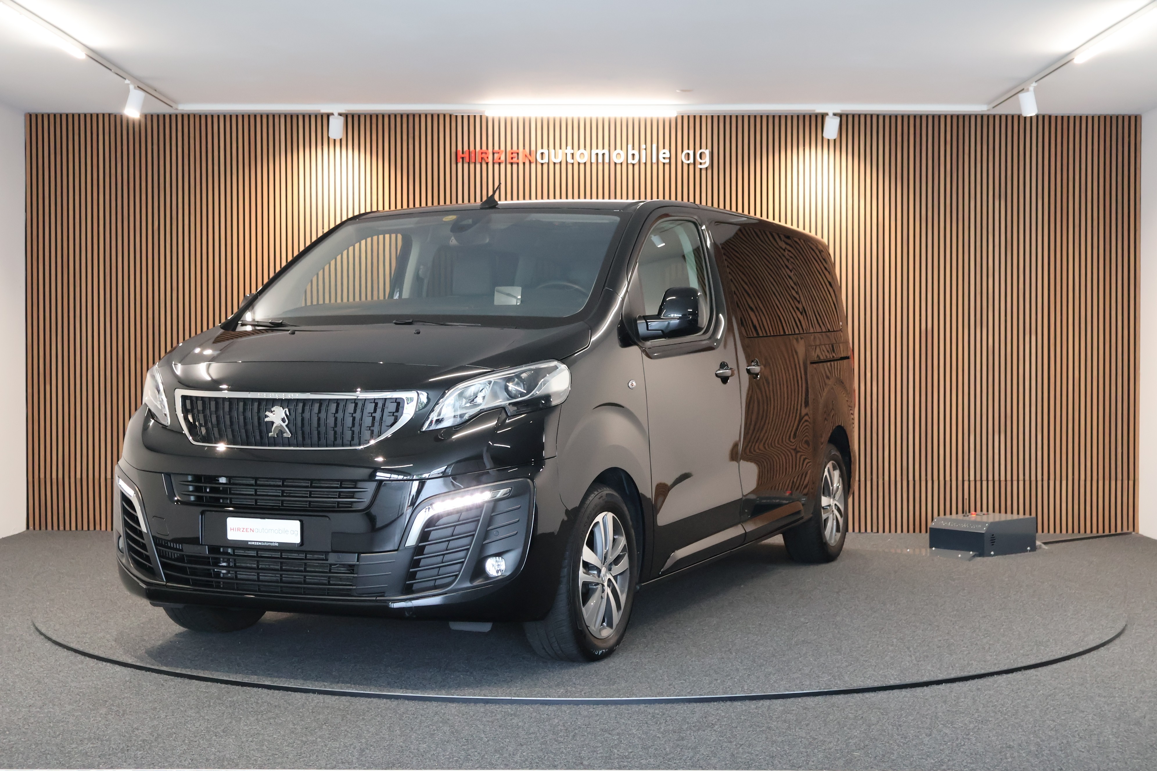 PEUGEOT Traveller 2.0 BlueHDi Allure Standard EAT