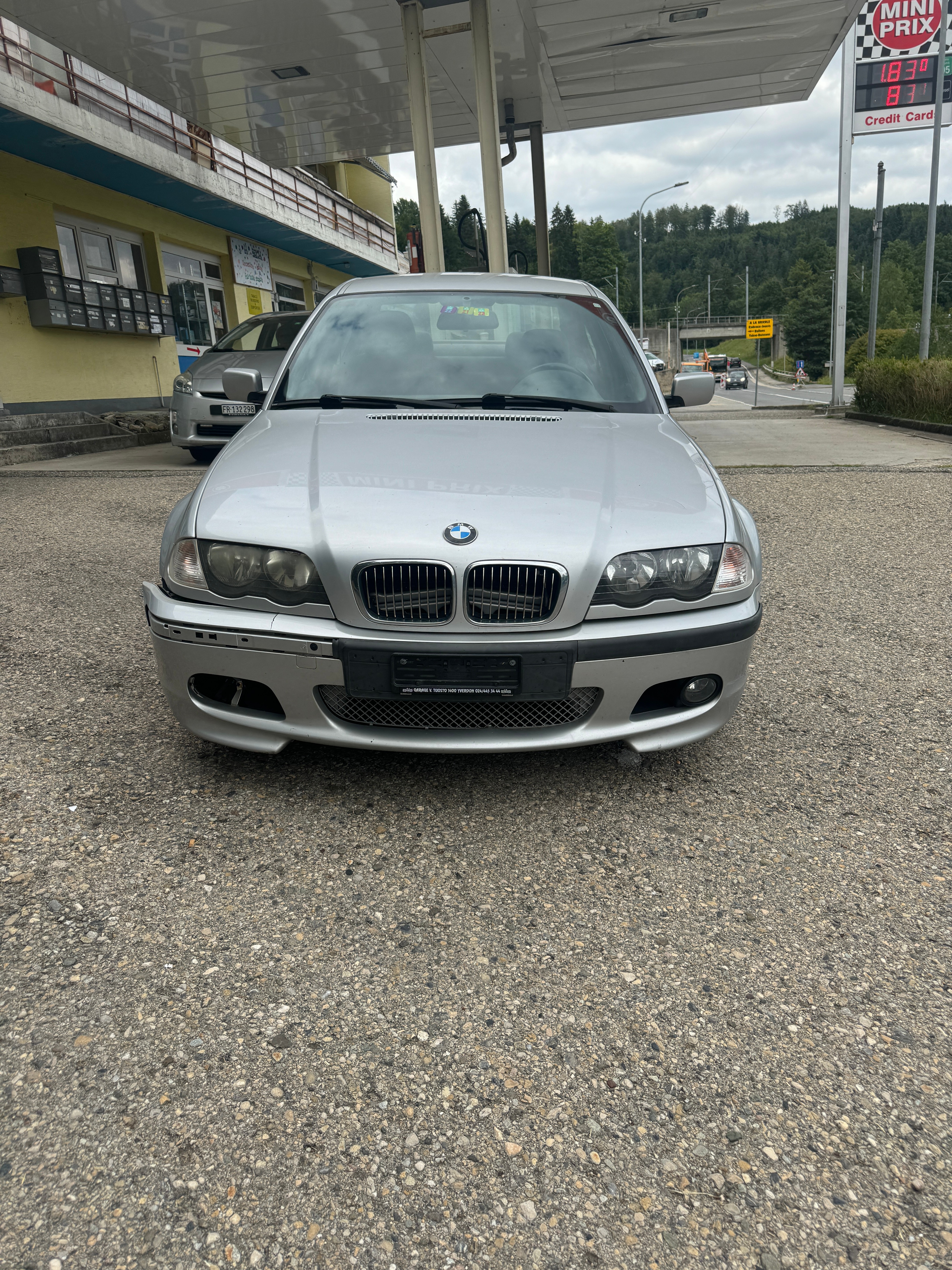 BMW 320i