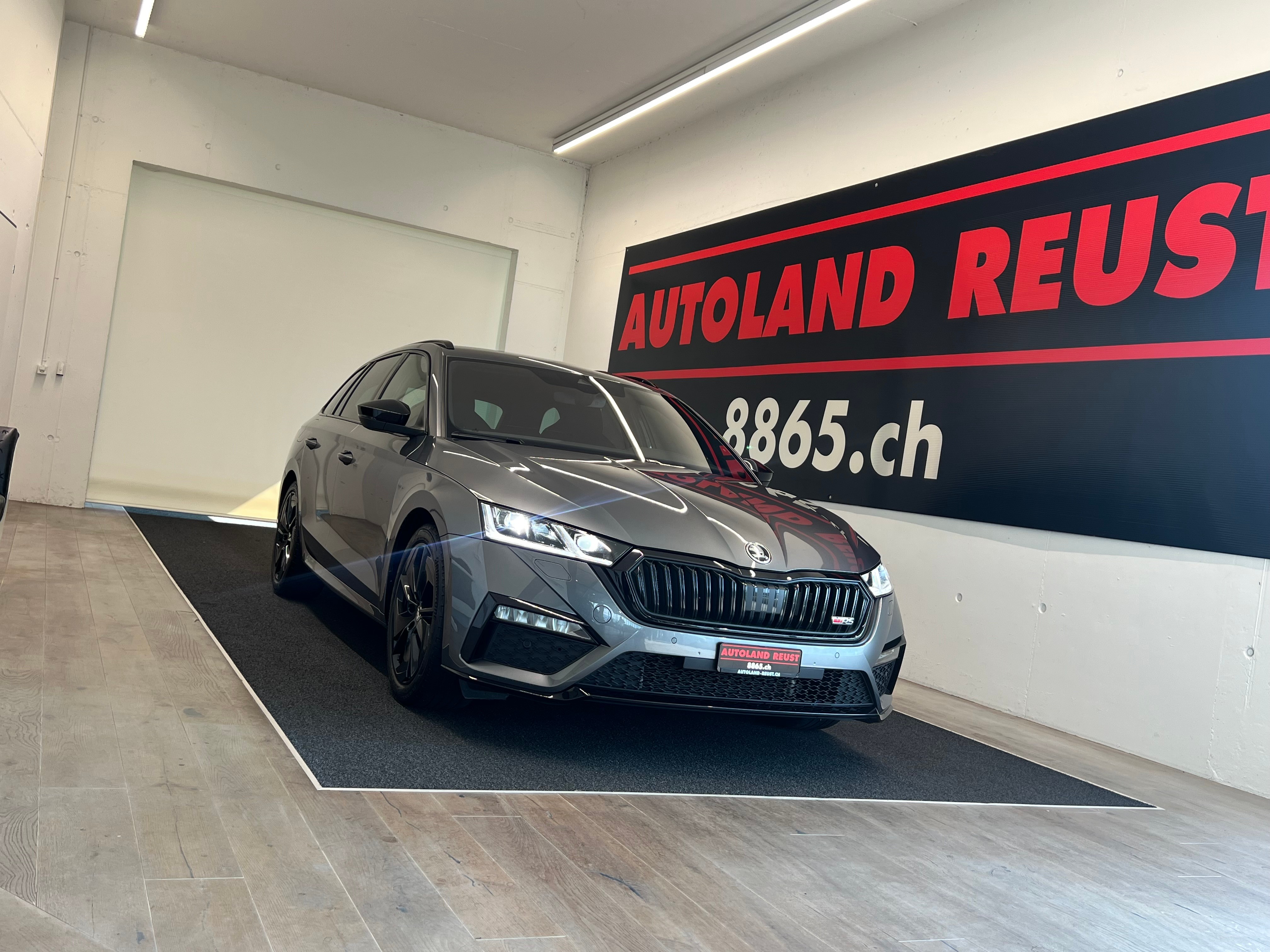 SKODA Octavia Combi 2.0 TSI DSG RS