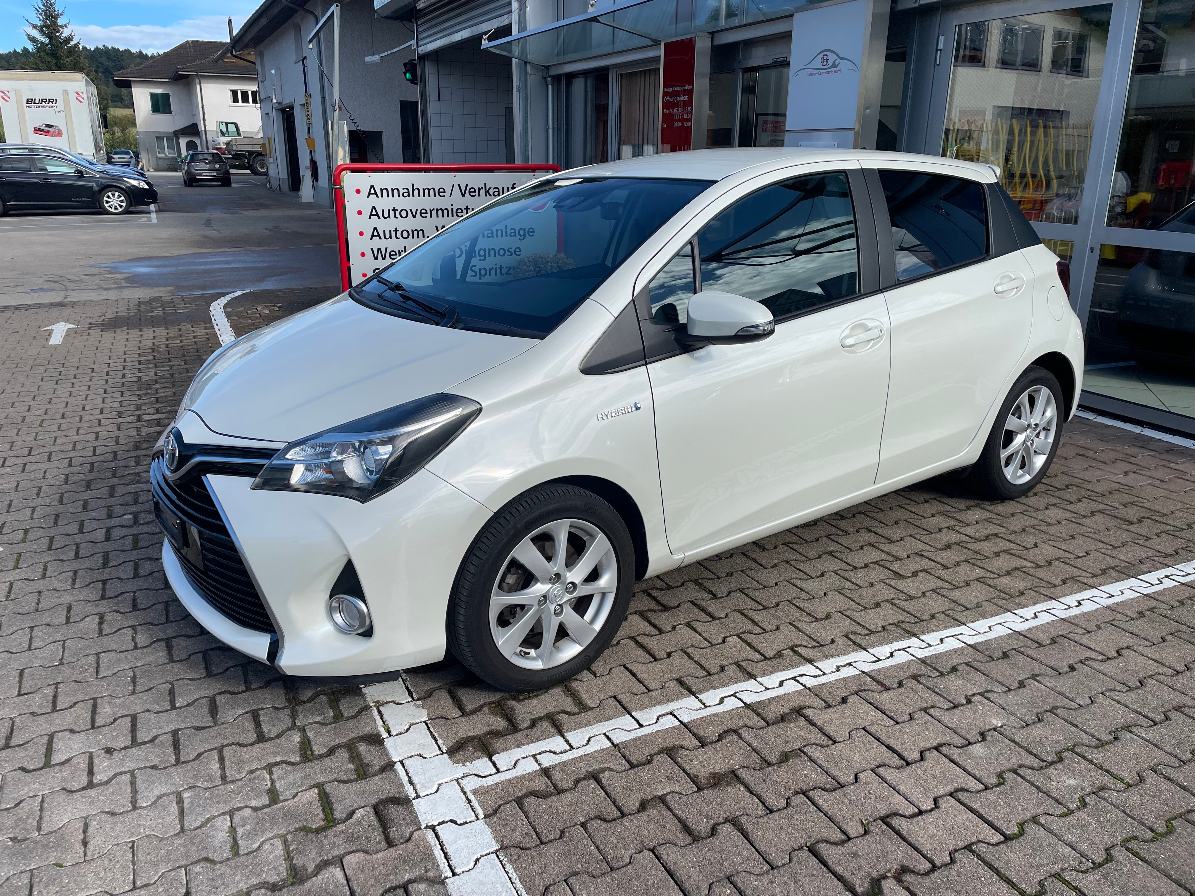 TOYOTA Yaris 1.5 VVT-i Hybrid Trend e-CVT