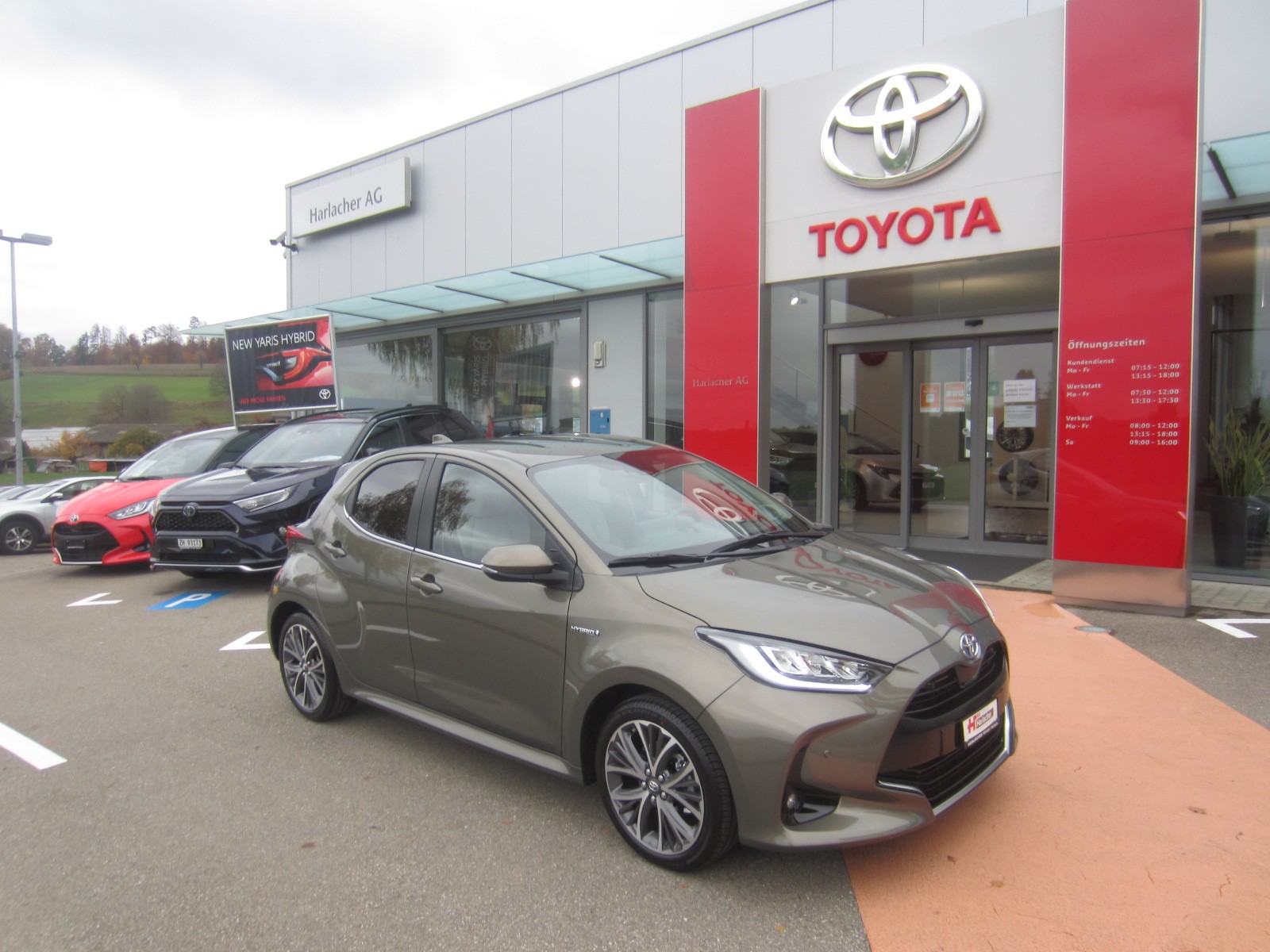 TOYOTA Yaris 1.5 Premium e-CVT