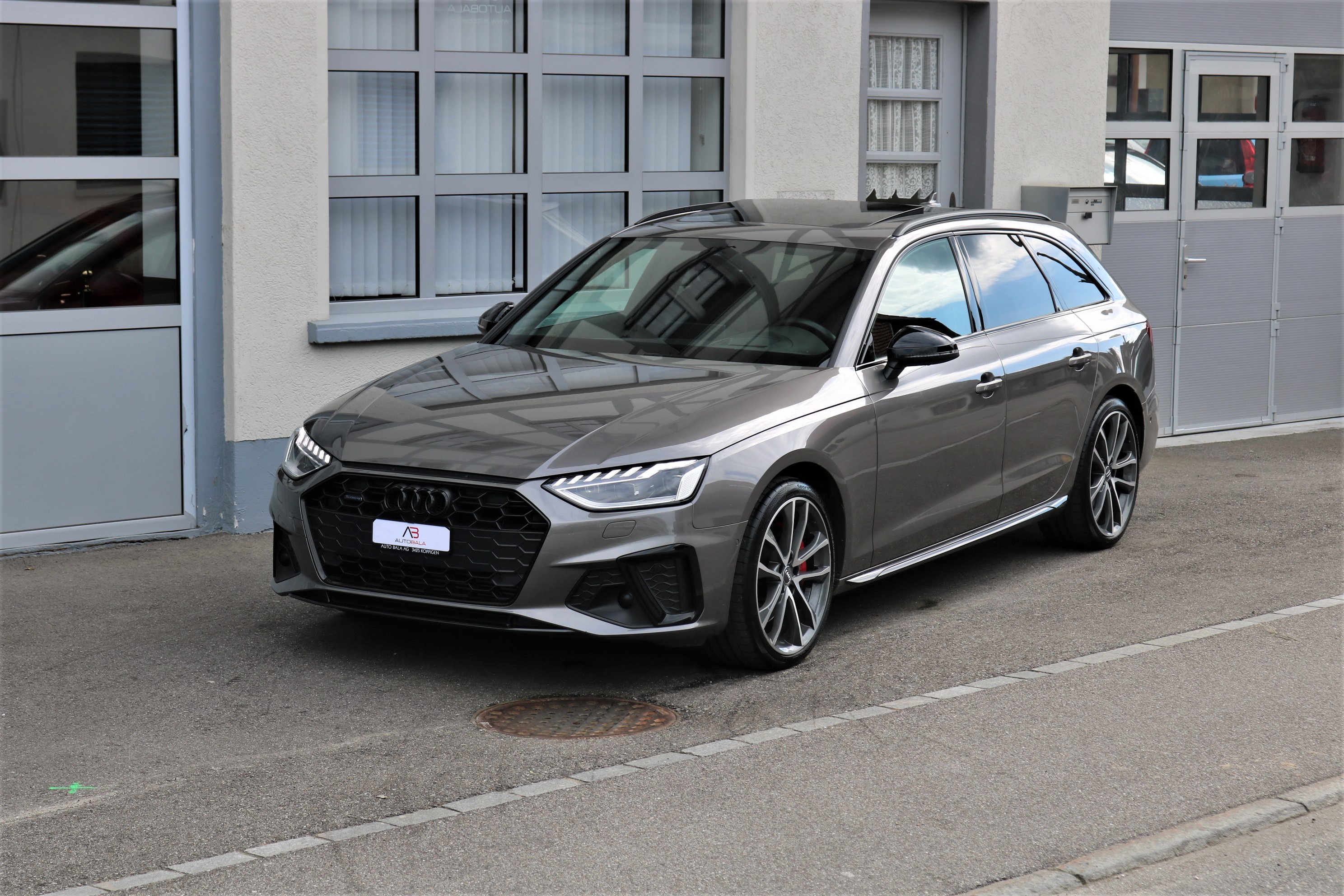 AUDI A4 Avant 45 TFSI S line S-tronic quattro