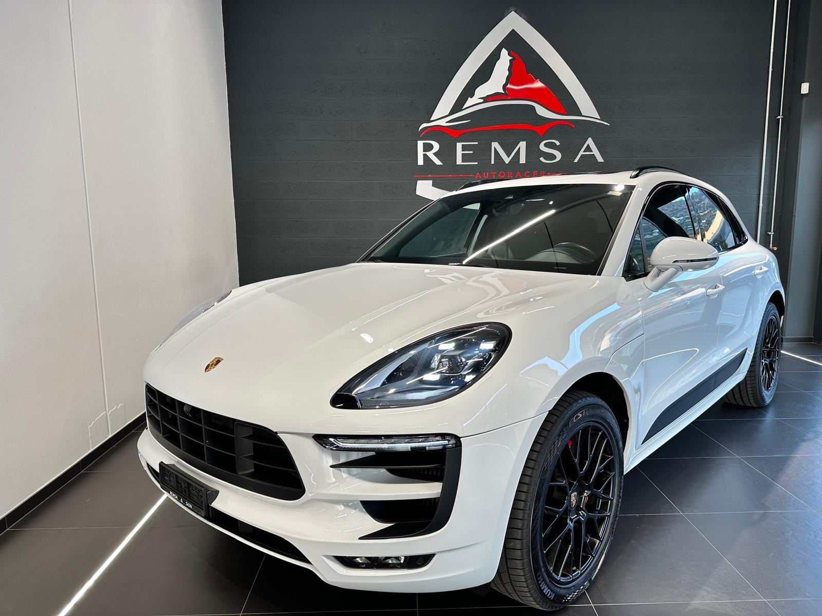 PORSCHE Macan GTS PDK