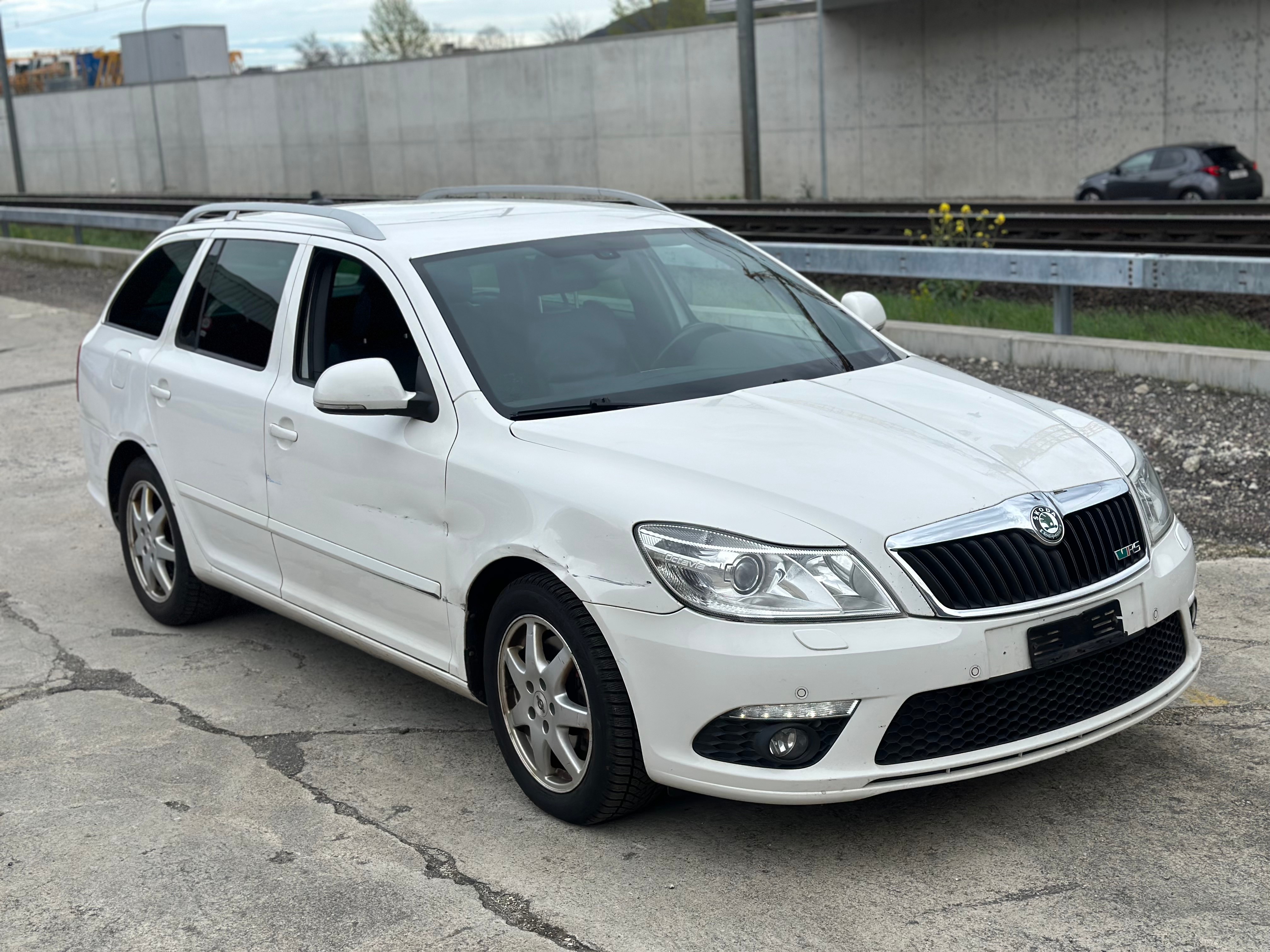 SKODA Octavia Combi 2.0 TDI RS DSG