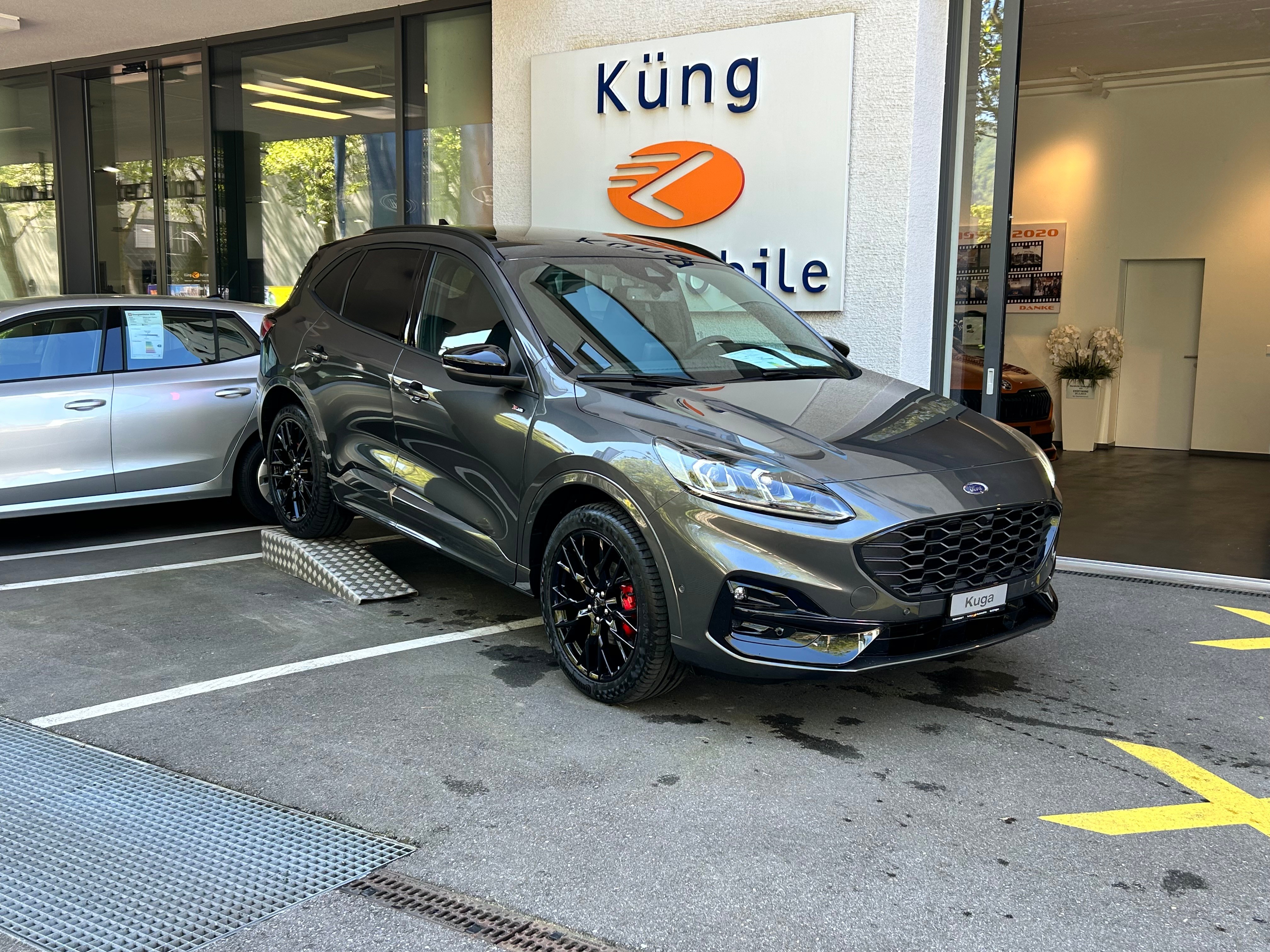 FORD Kuga 2.5 FHEV ST-Line X 4WD