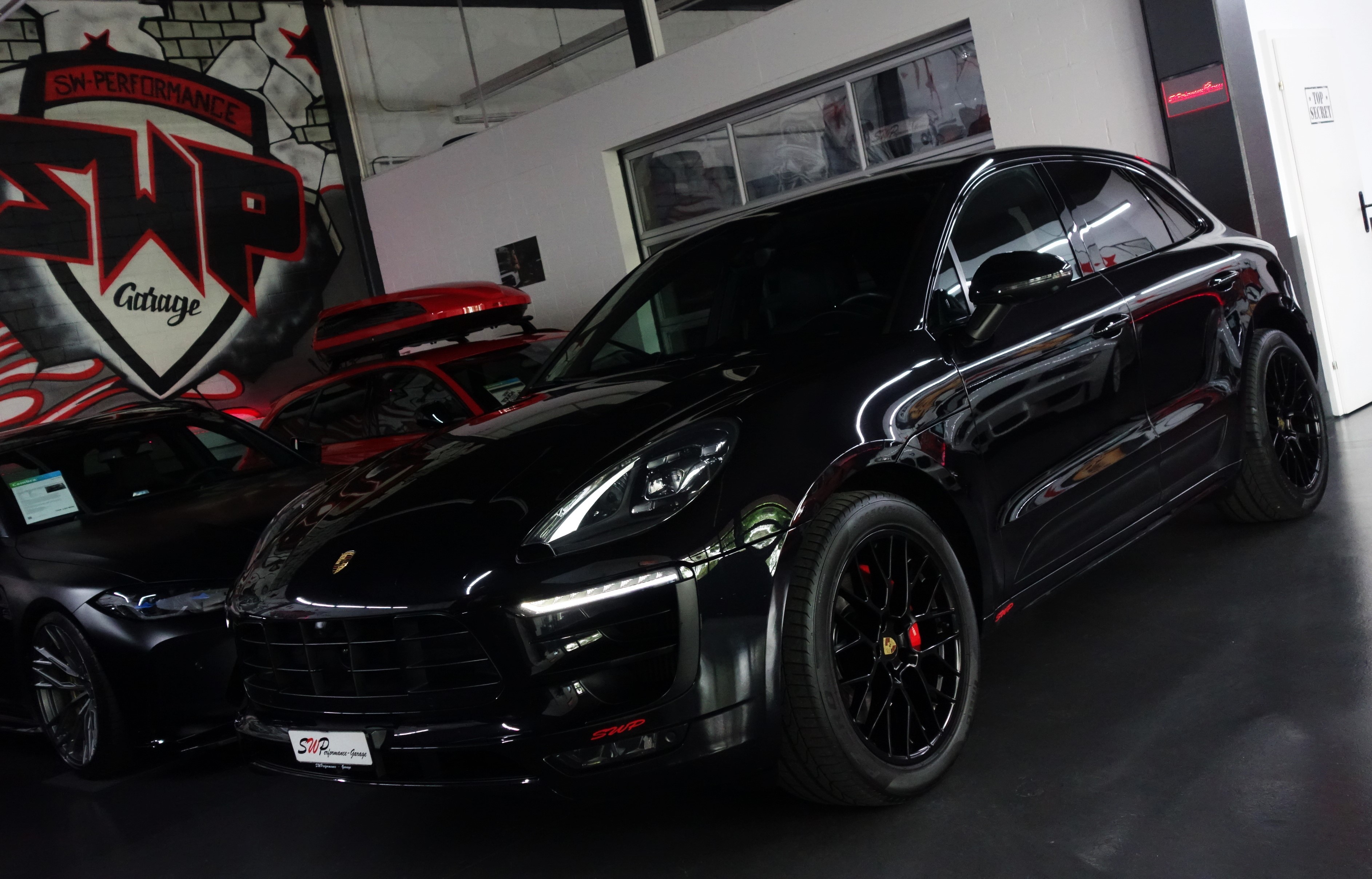 PORSCHE MACAN GTS PDK BLACK CH-FZ APPROVED GARANTIE